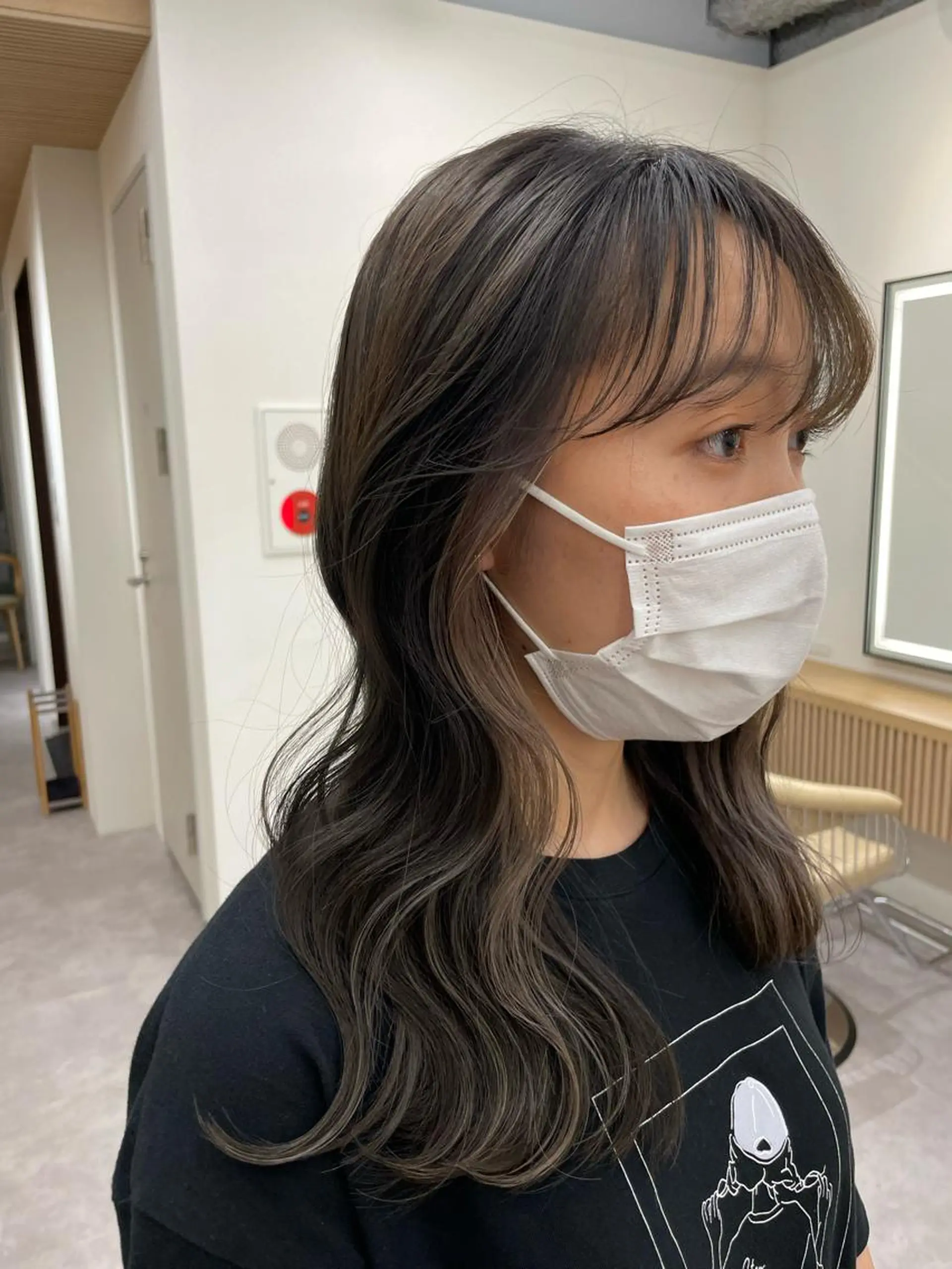 セミロング カラー パーマ ヘアアレンジ インナーカラー シルバー レイヤー縮毛矯正 ささきすずね💗のヘアスタイル