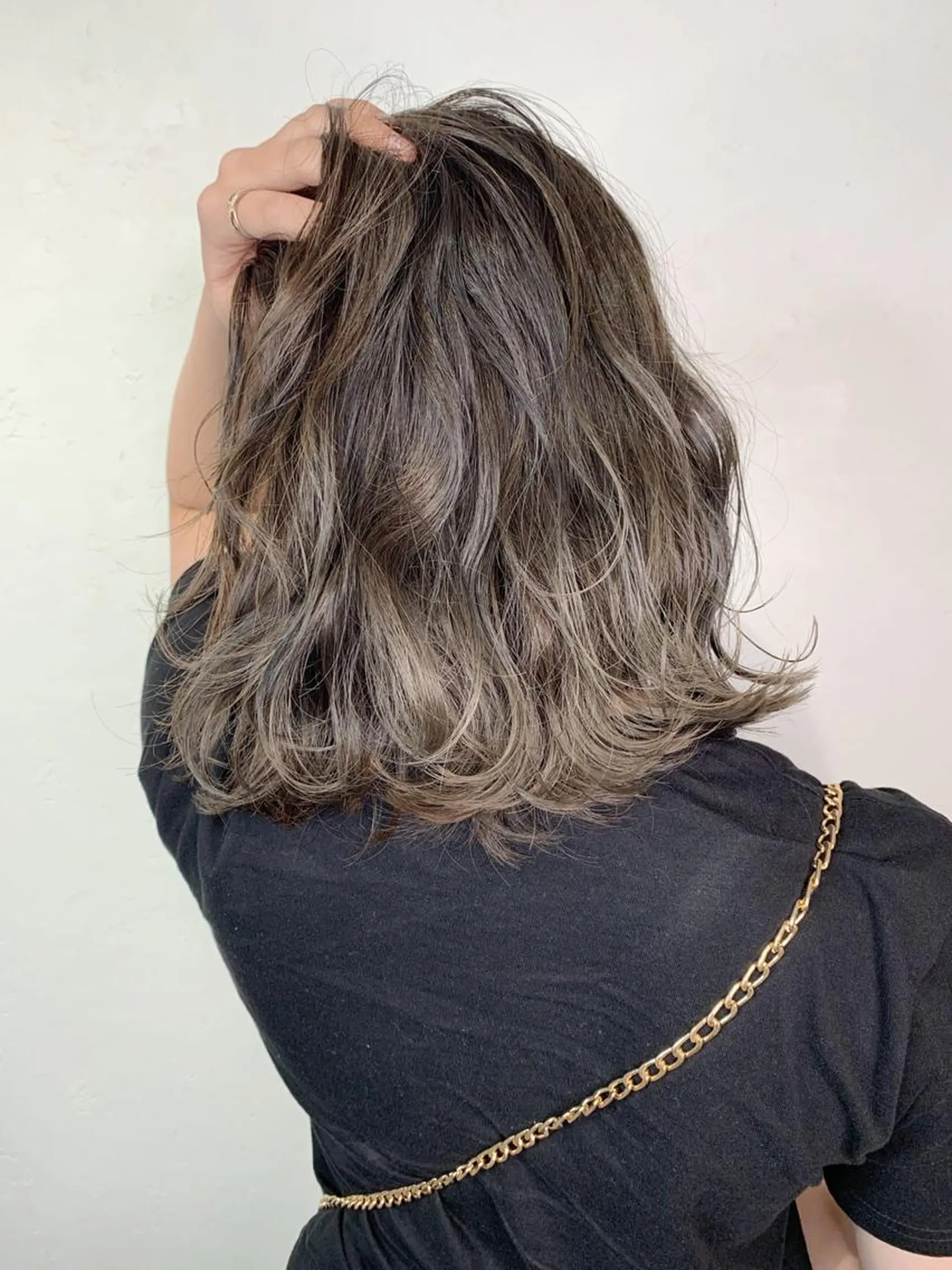 ミディアム アンダーバーホワイト 堺東店のヘアスタイル