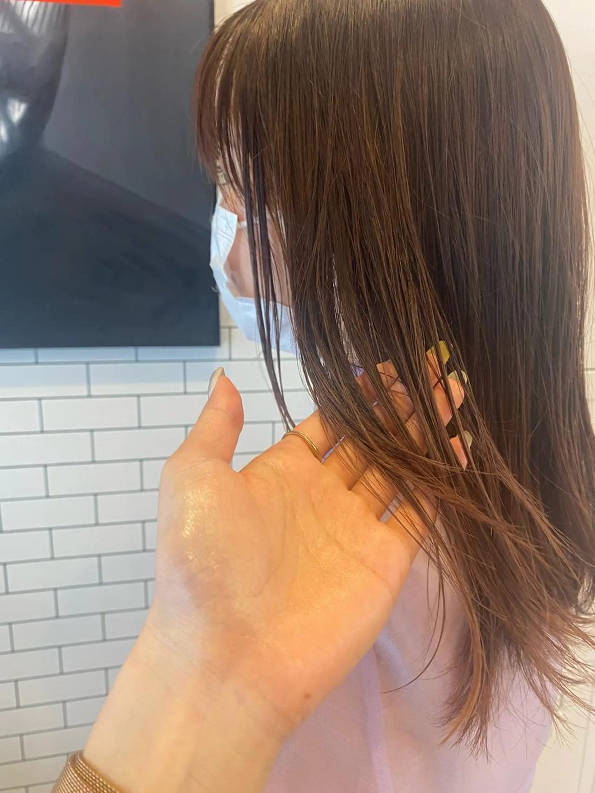 ミディアム カラー ヘアアレンジ ミディアムレイヤー アッシュ ベージュカラー ハイライトカラー イルミナカラー カット ヘアカラー トリートメント Kawaguchi Arisaのヘアスタイル