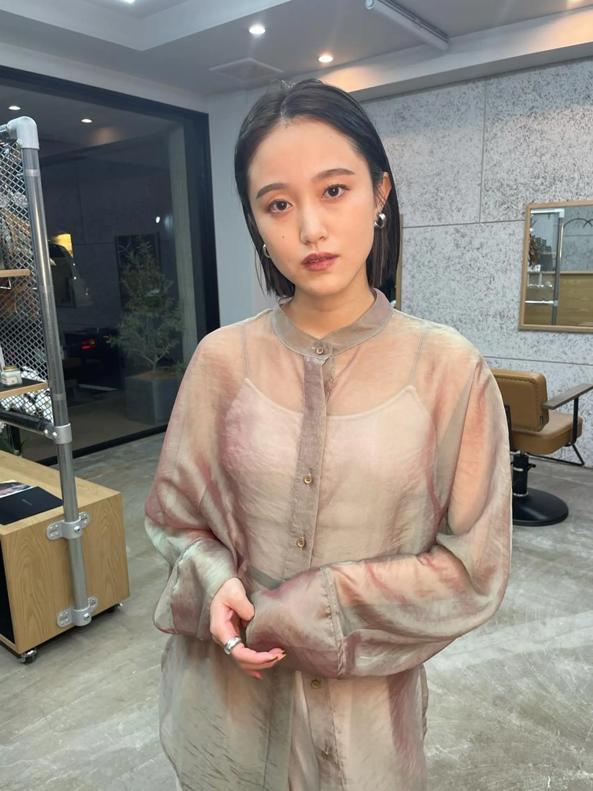 ミディアム カラー LOBBY HIMERIのヘアスタイル