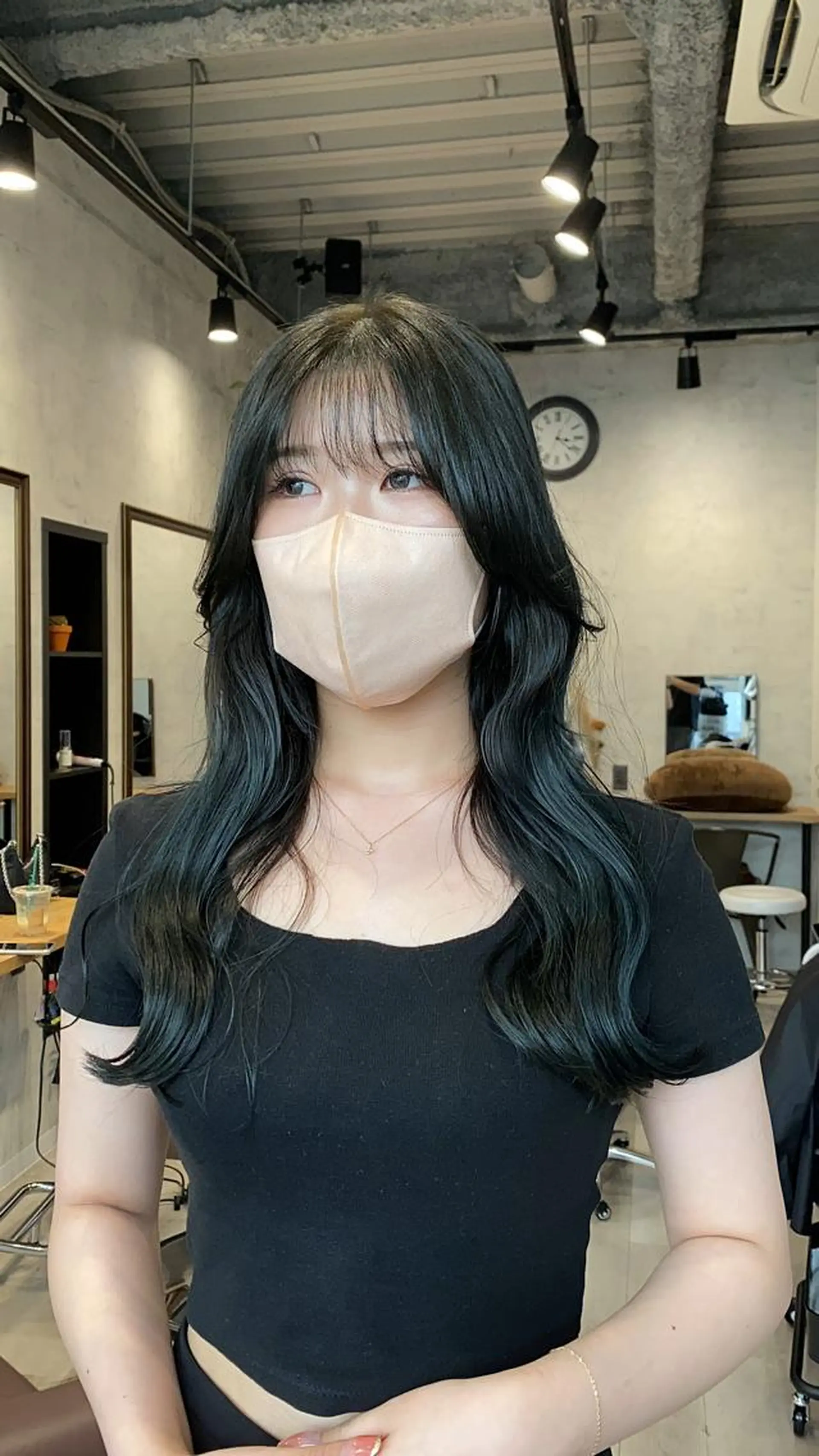 セミロング カット ヘアカラー ヤクシジ レンのヘアスタイル