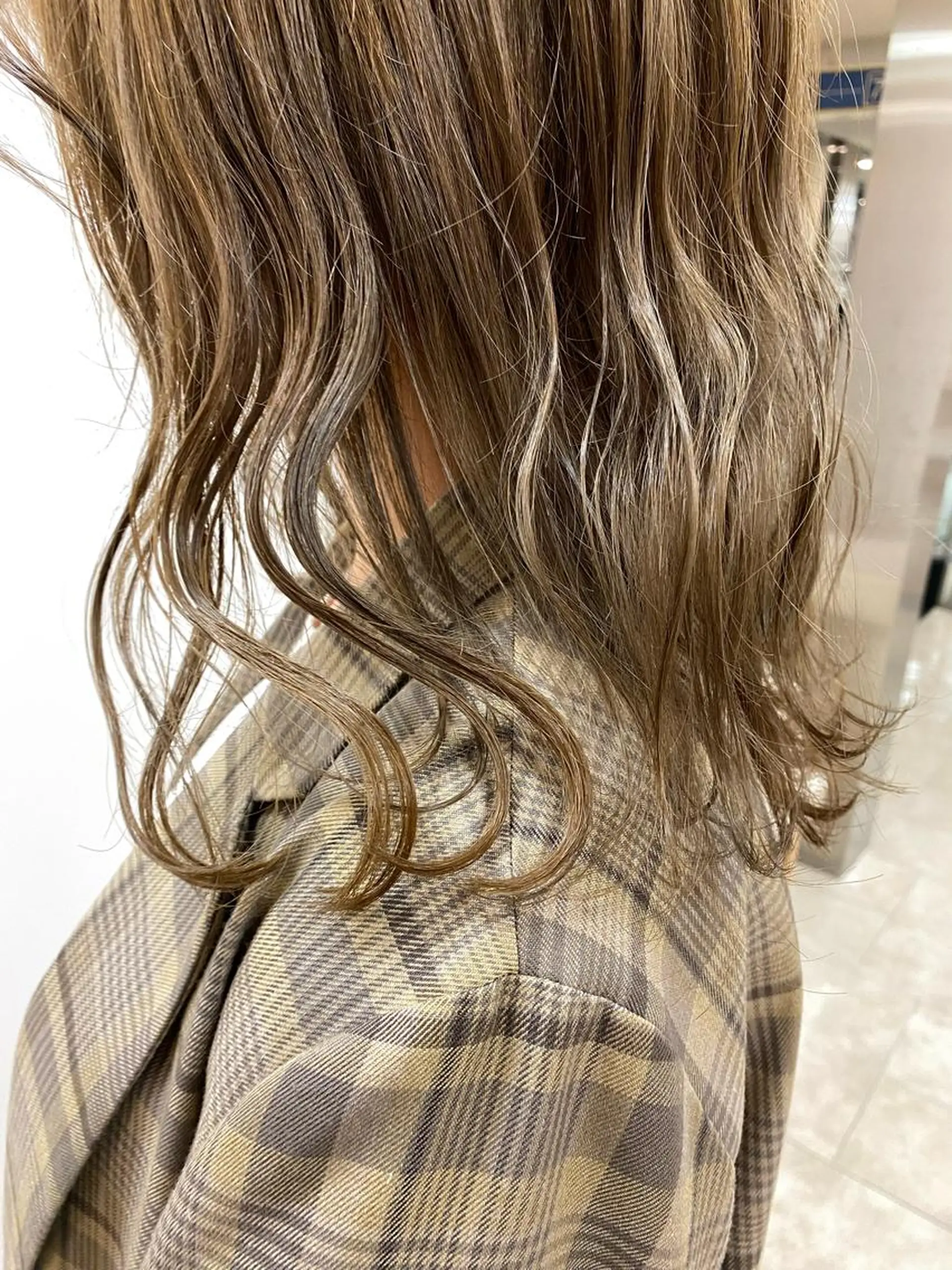 ミディアム カラー カット ヘアカラー ハイトーン/ウルフ /レイヤー/坂野幸伸のヘアスタイル