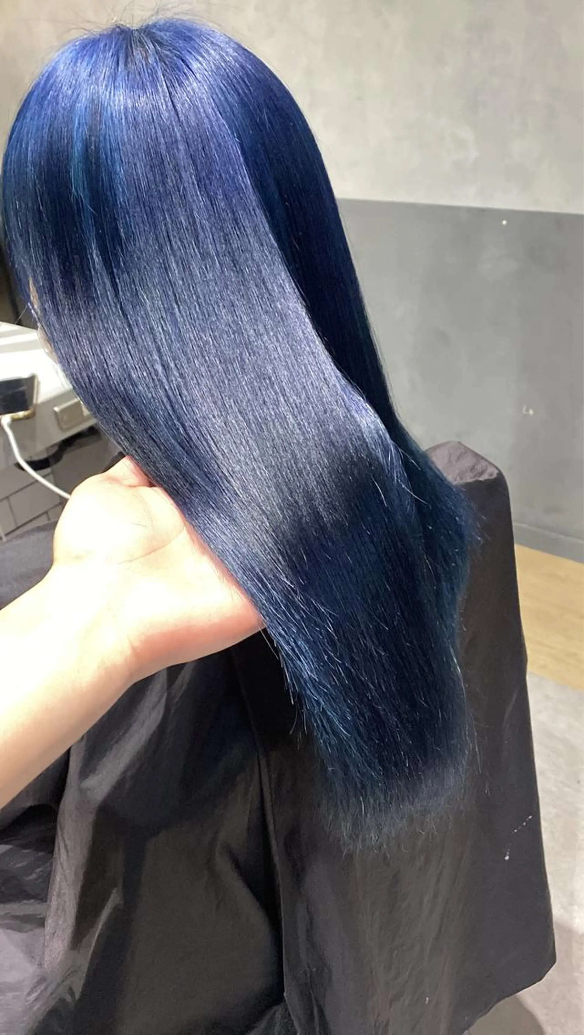 ロング ハイトーンエフェクト ブリーチいち丸のヘアスタイル