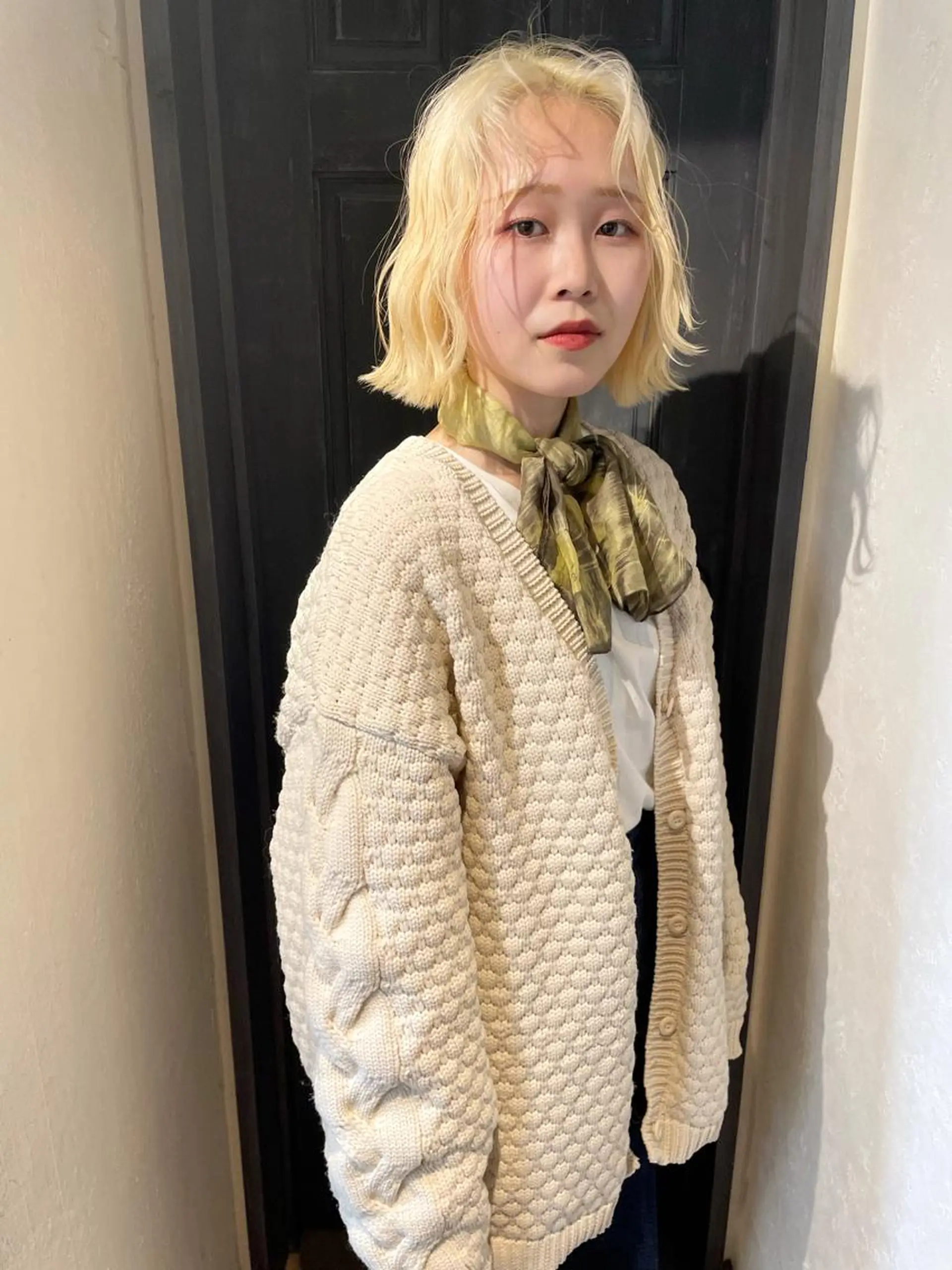 ショート カラー ヘアアレンジ 抜きっぱなしブロンド 丸山渉/表参道 レイヤーボブのヘアスタイル