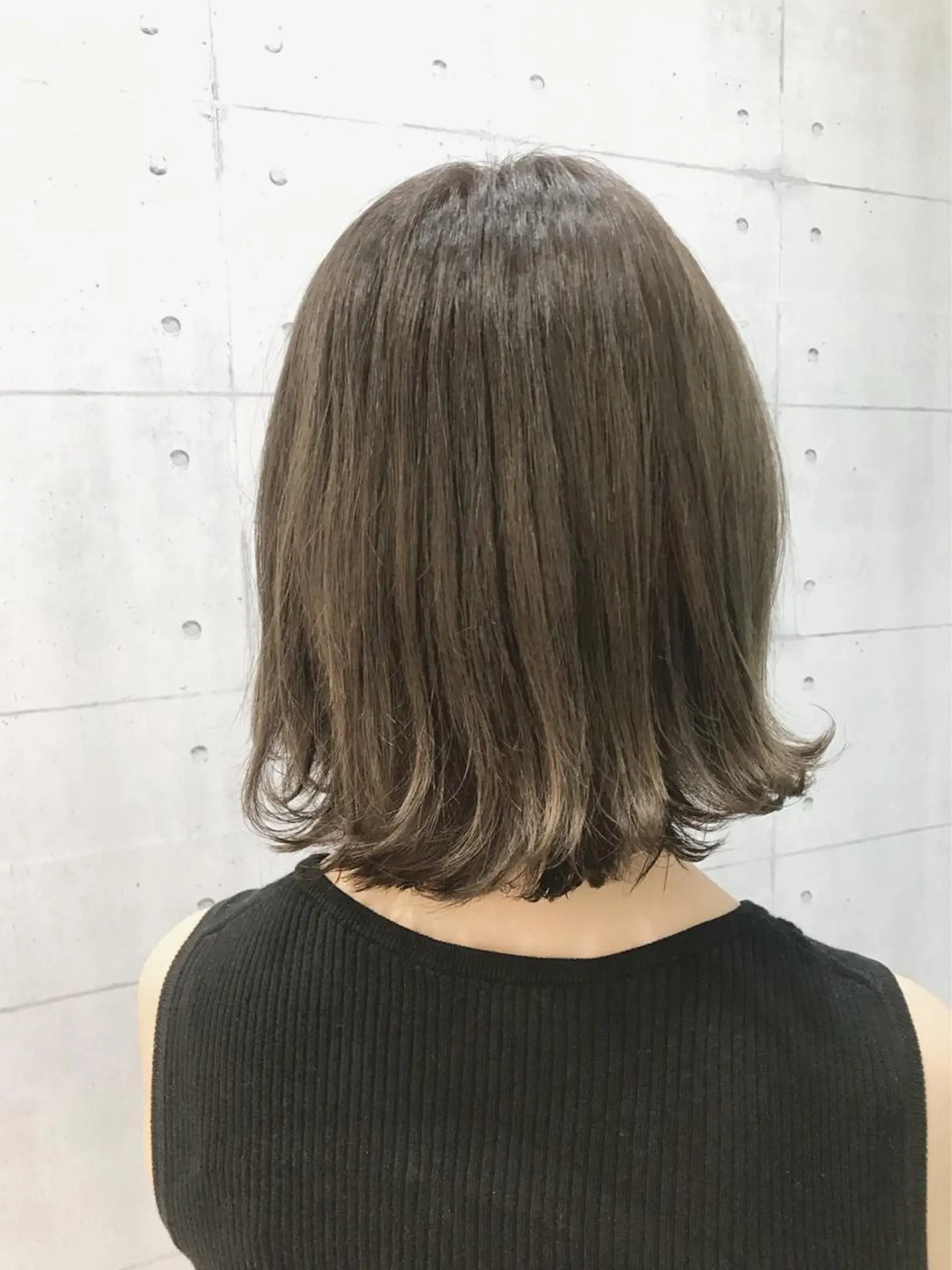 ショート カラー グレージュ ハイライトカラー イルミナカラー オリーブグレージュ オリーブグレー 高木 麻知子のヘアスタイル