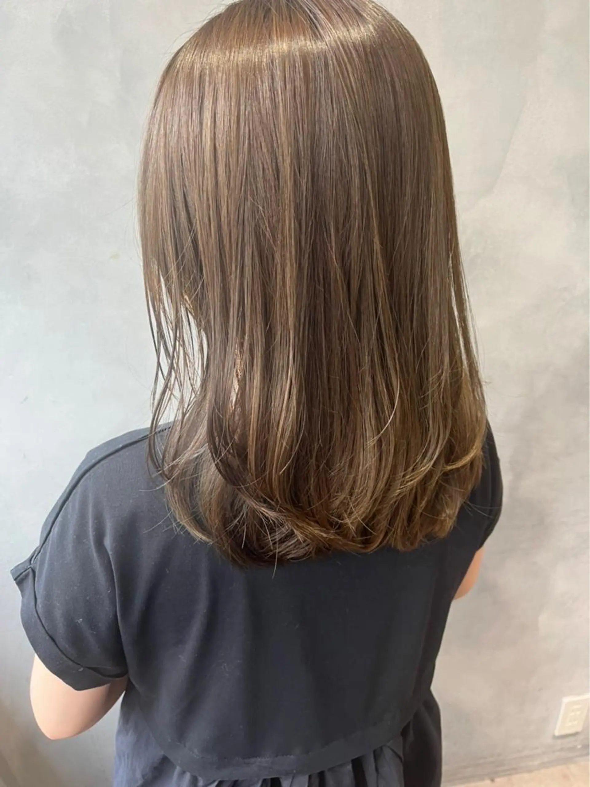 セミロング カラー 平尾 樹里のヘアスタイル