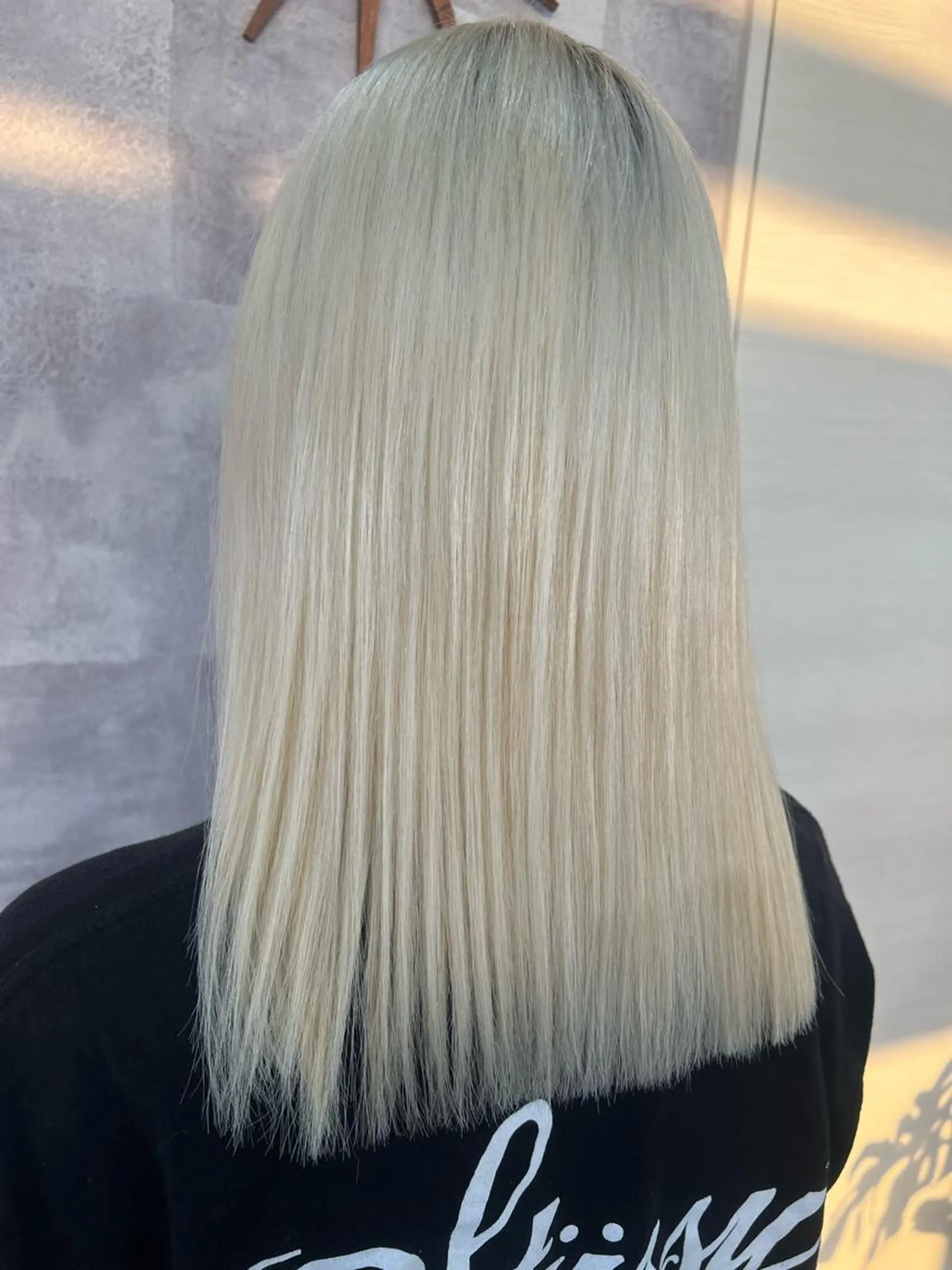 ロング ヘアカラー 岡田 麗華のヘアスタイル