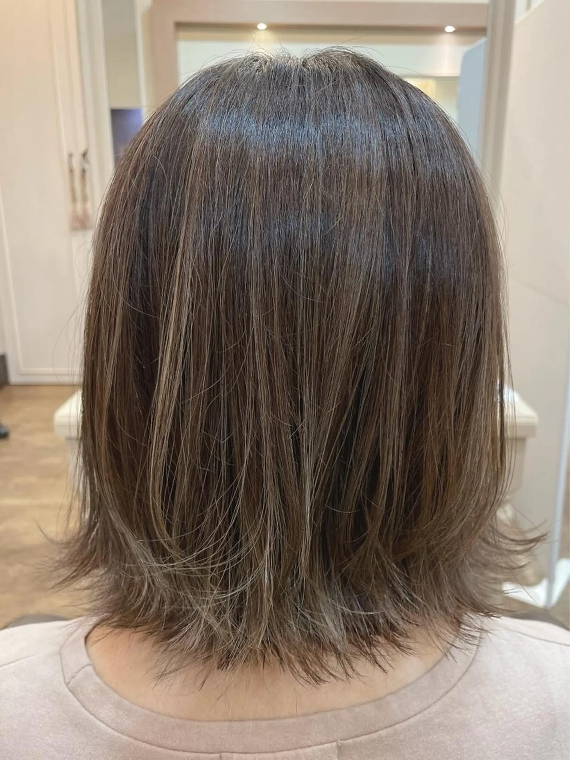 ショート カラー アッシュ ベージュカラー ハイライトカラー ハイライト カット ヘアカラー トリートメント メンズパーマ🌀/ 中村郁未のヘアスタイル