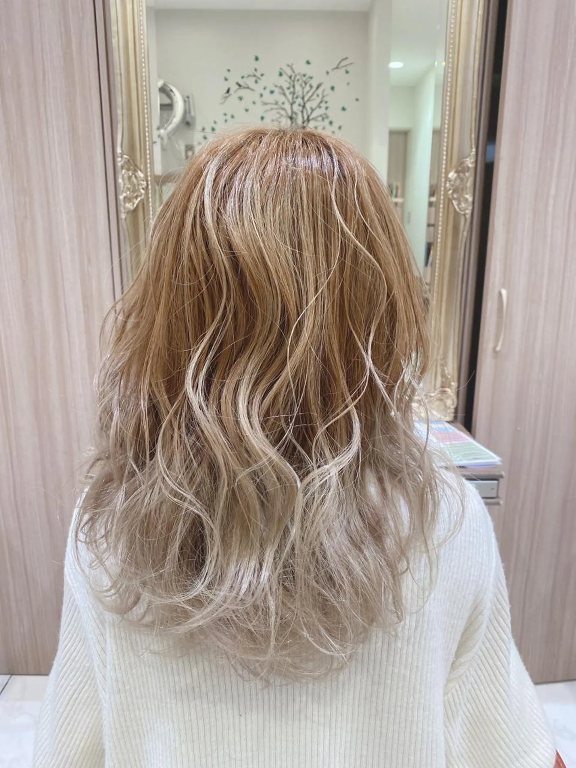 セミロング カラー パーマ 古川 琴美のヘアスタイル