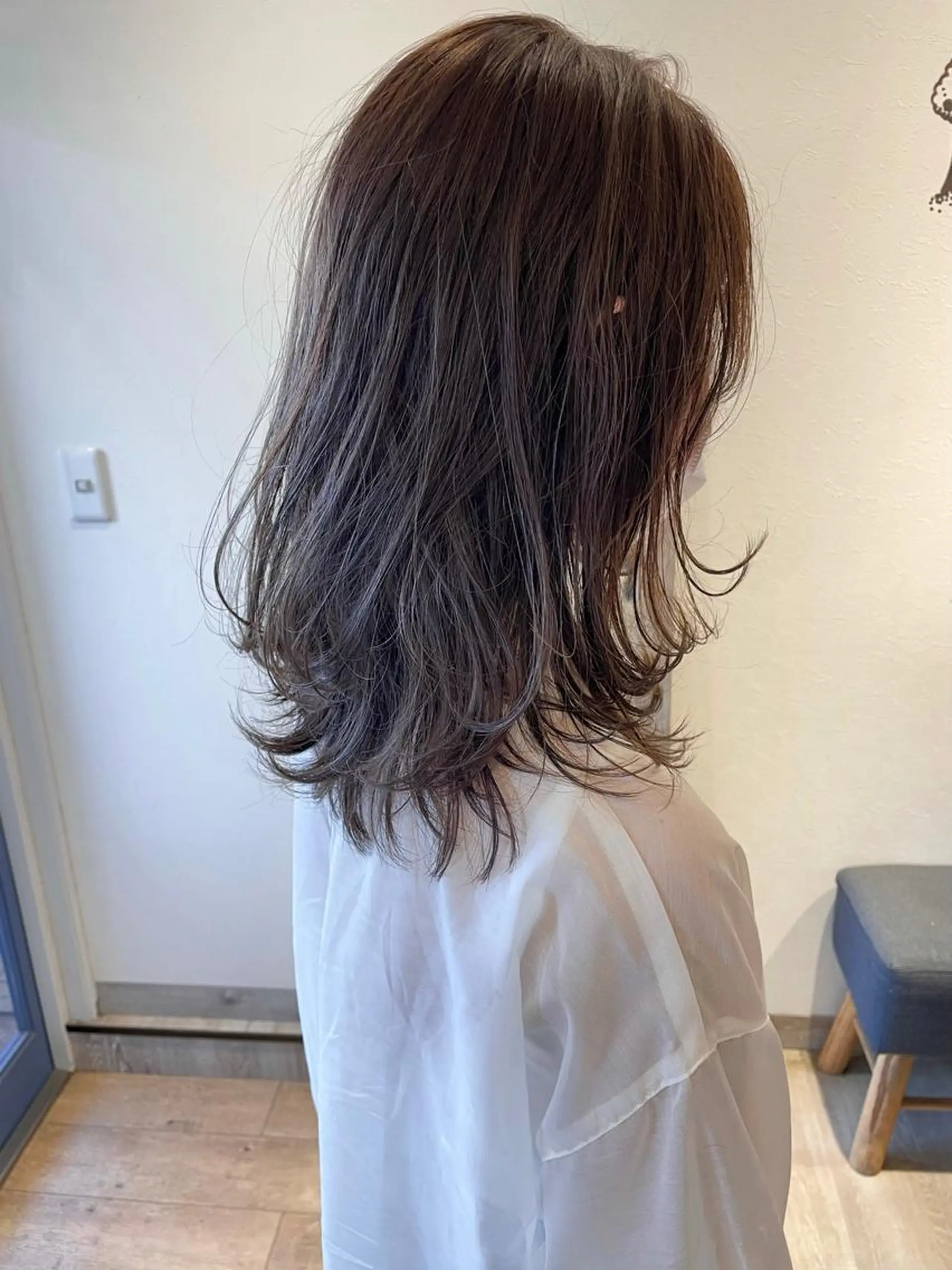 ミディアム カラー ボブレイヤー ベージュカラー ブリーチ 透明感カラー グレージュ 🩰オリーブ/ ベージュ松本咲花🩰のヘアスタイル