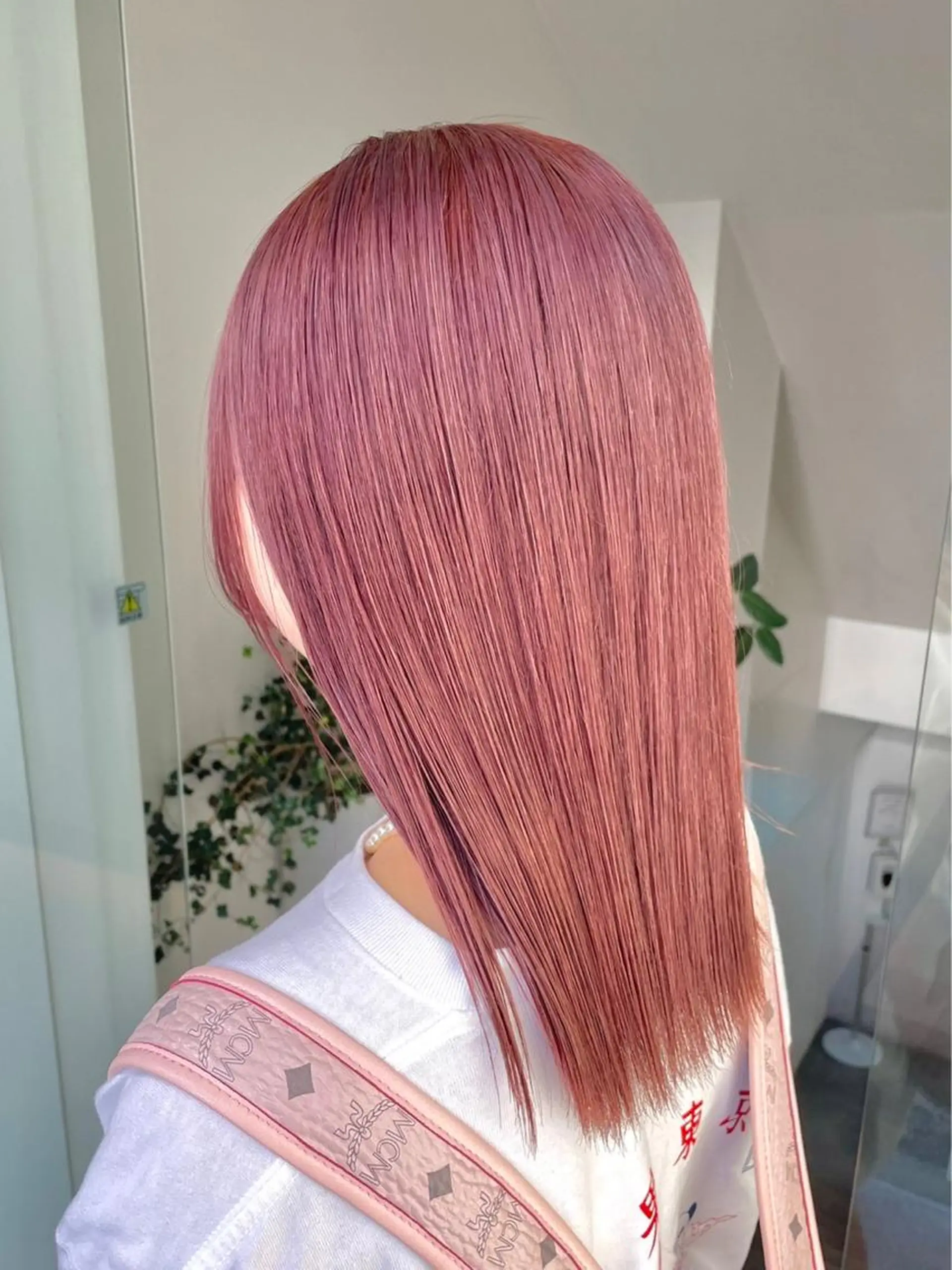 セミロング カラー ヘアカラー トリートメント 切りっぱなしボブ レイヤー/縮毛矯正のヘアスタイル