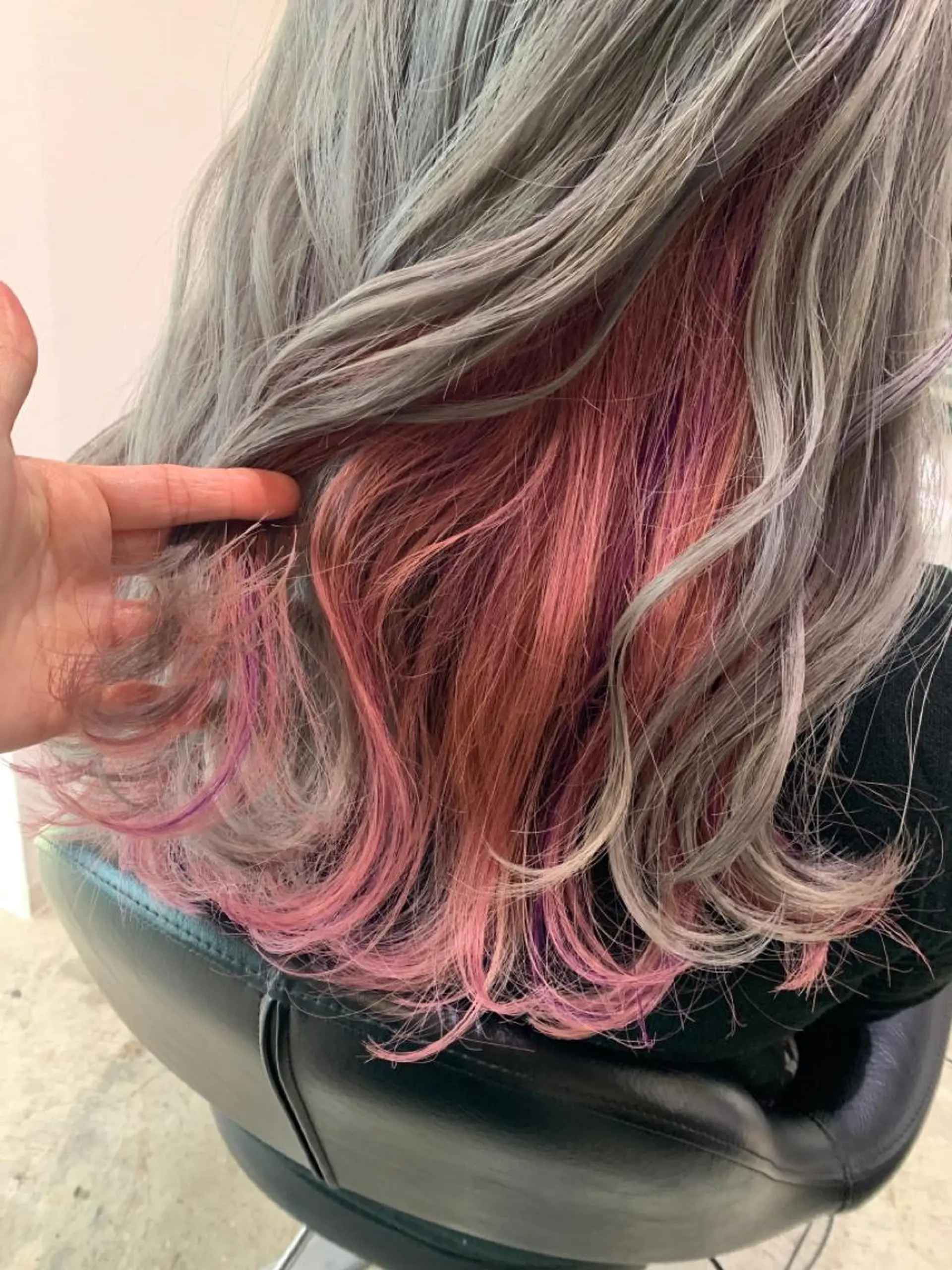 ロング Lilly 中谷友里のヘアスタイル