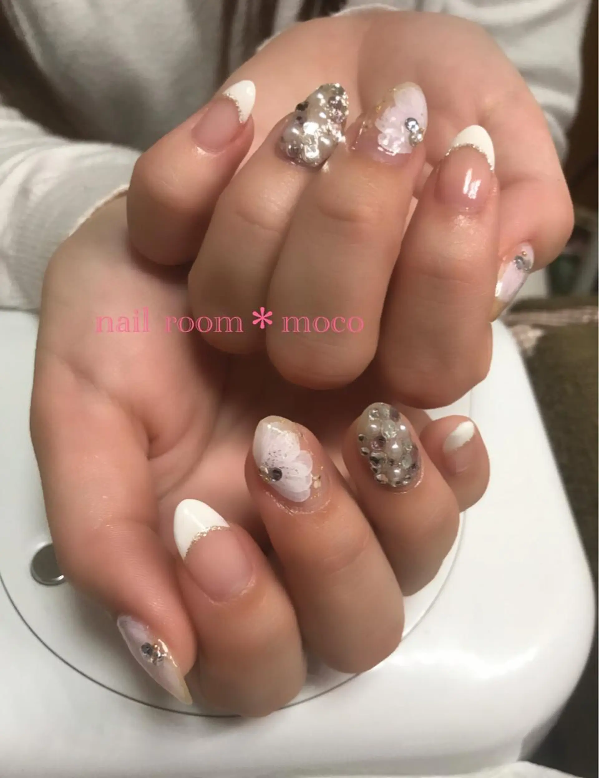 ネイル フレンチネイル ラメ(グリッター) nailroom mocoのネイルデザイン