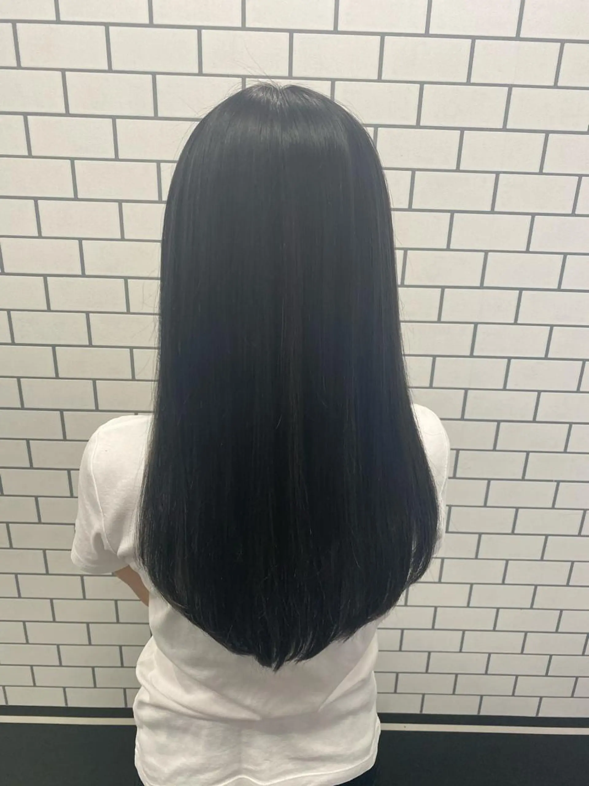 セミロング カラー 黒髪 ブルーカラー ブルーブラック ブルーグレー ブルーグレージュ UNDER vr 【アンダーバー】のヘアスタイル