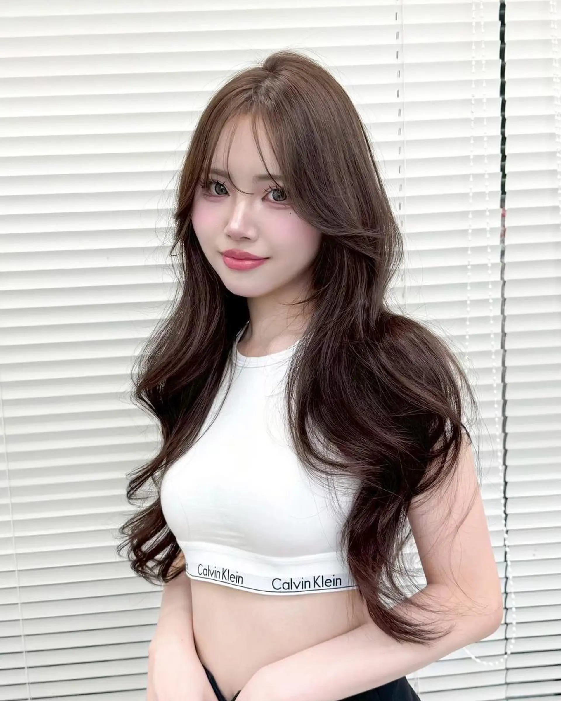 カラー 韓国🇰🇷トレンド レイヤーカット🩶のヘアスタイル