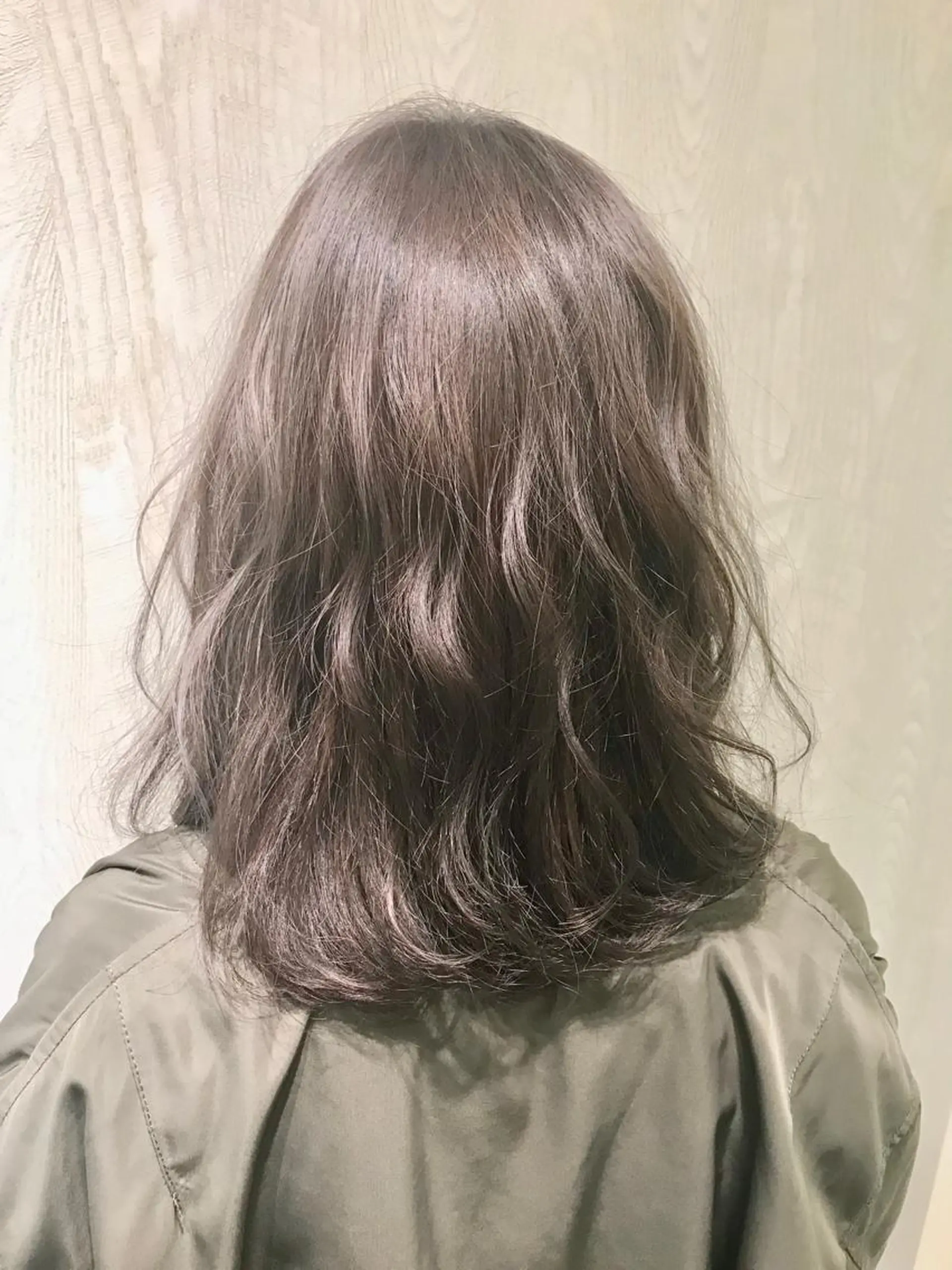 ミディアム カラー アッシュ 透明感カラー イルミナカラー 外国人風カラー ヘアカラー トリートメント Miru by INCE HAIRのヘアスタイル