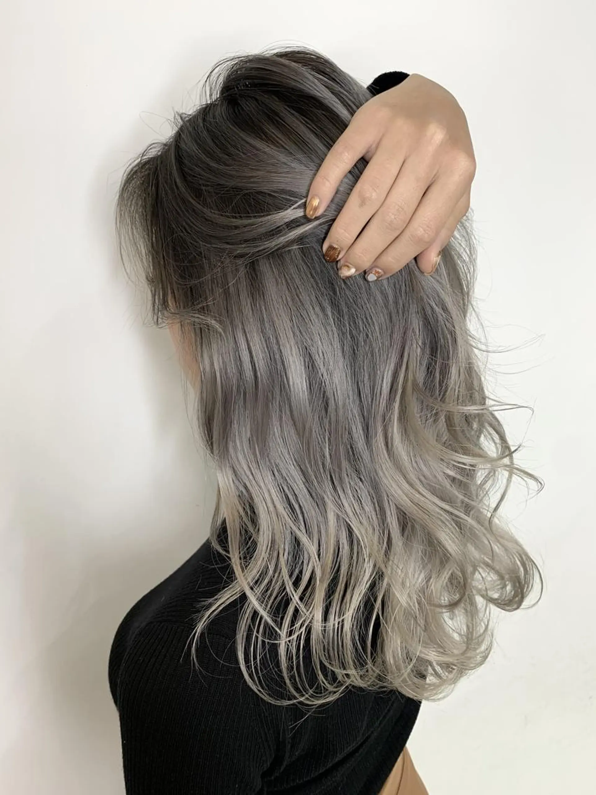 ロング カラー ヘアアレンジ パーマ 公式 Ease by amble luxeのヘアスタイル