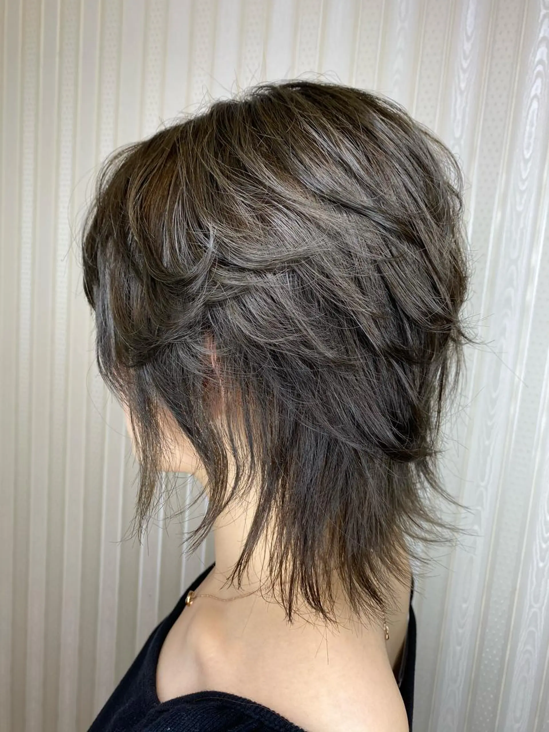 ミディアム カラー ブリーチ 透明感カラー ブリーチなしカラー ウルフカット 宍戸 海斗のヘアスタイル