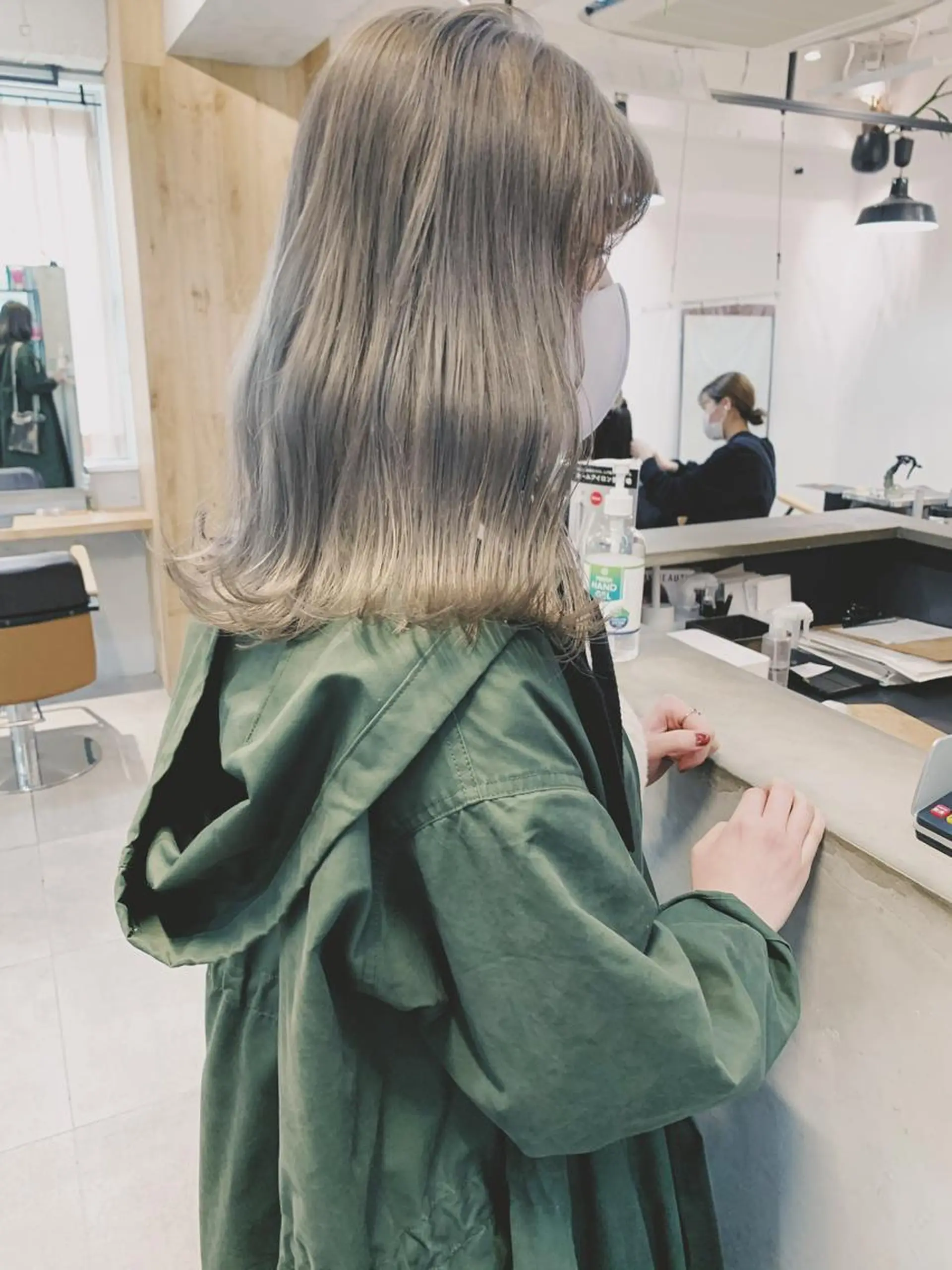 ロング カラー ネイル マツエク・マツパ カット ヘアカラー トリートメント ハイトーンボブ 前田 表参道　グレージュのヘアスタイル