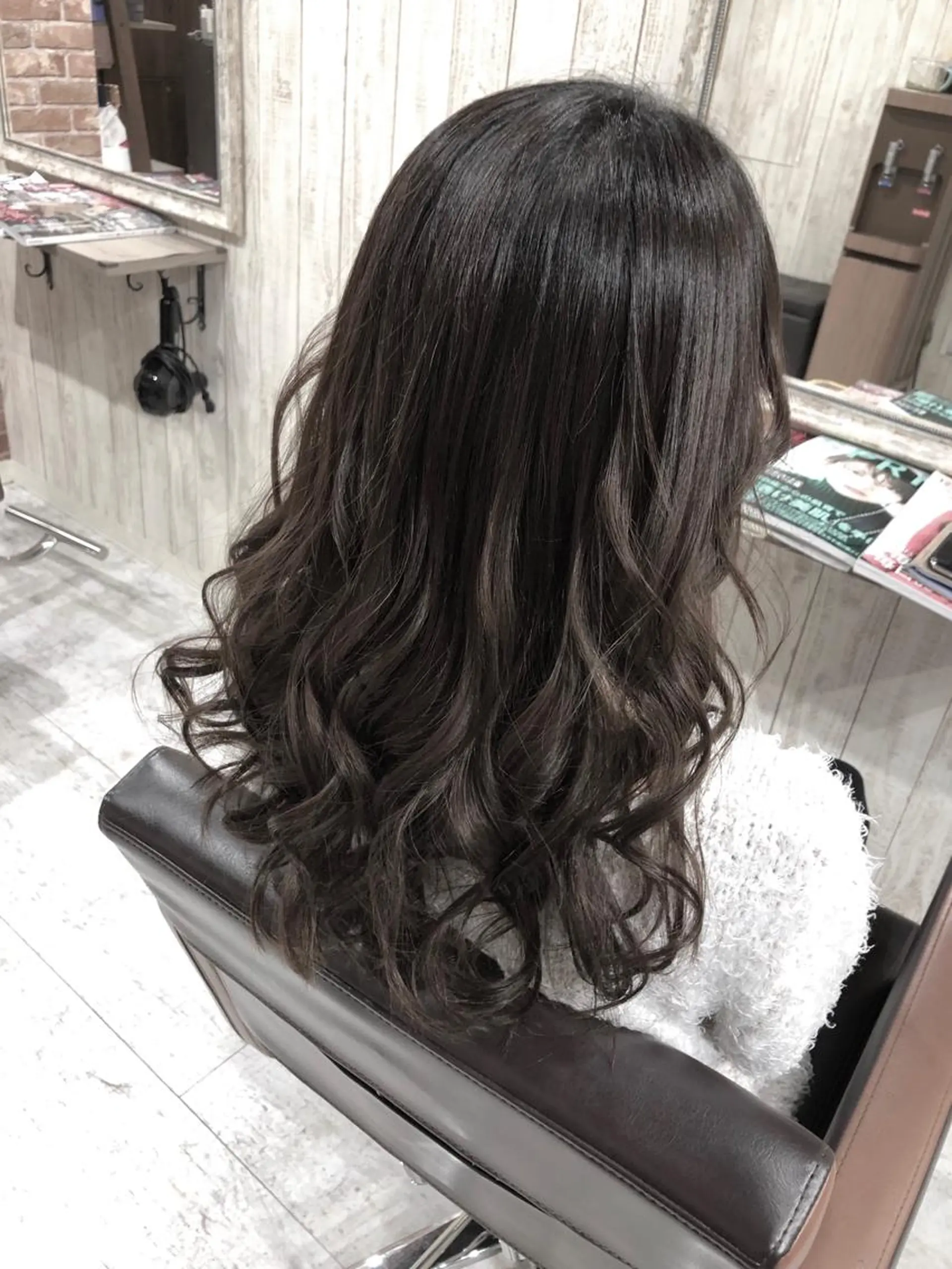 ロング カラー ヘアカラー トリートメント みやもと まなみのヘアスタイル
