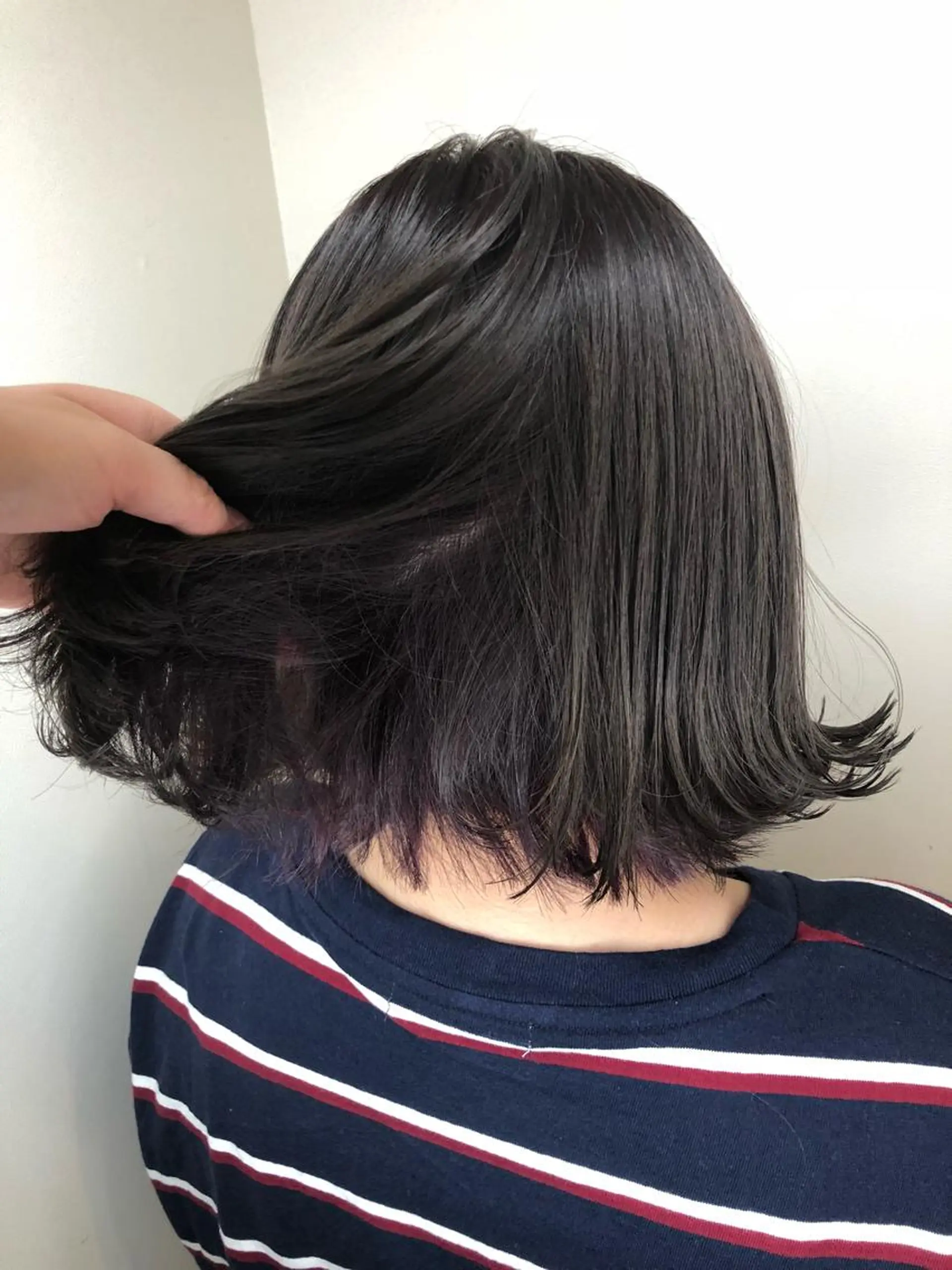 ミディアム カラー ウルフカット／吉村 桃子のヘアスタイル