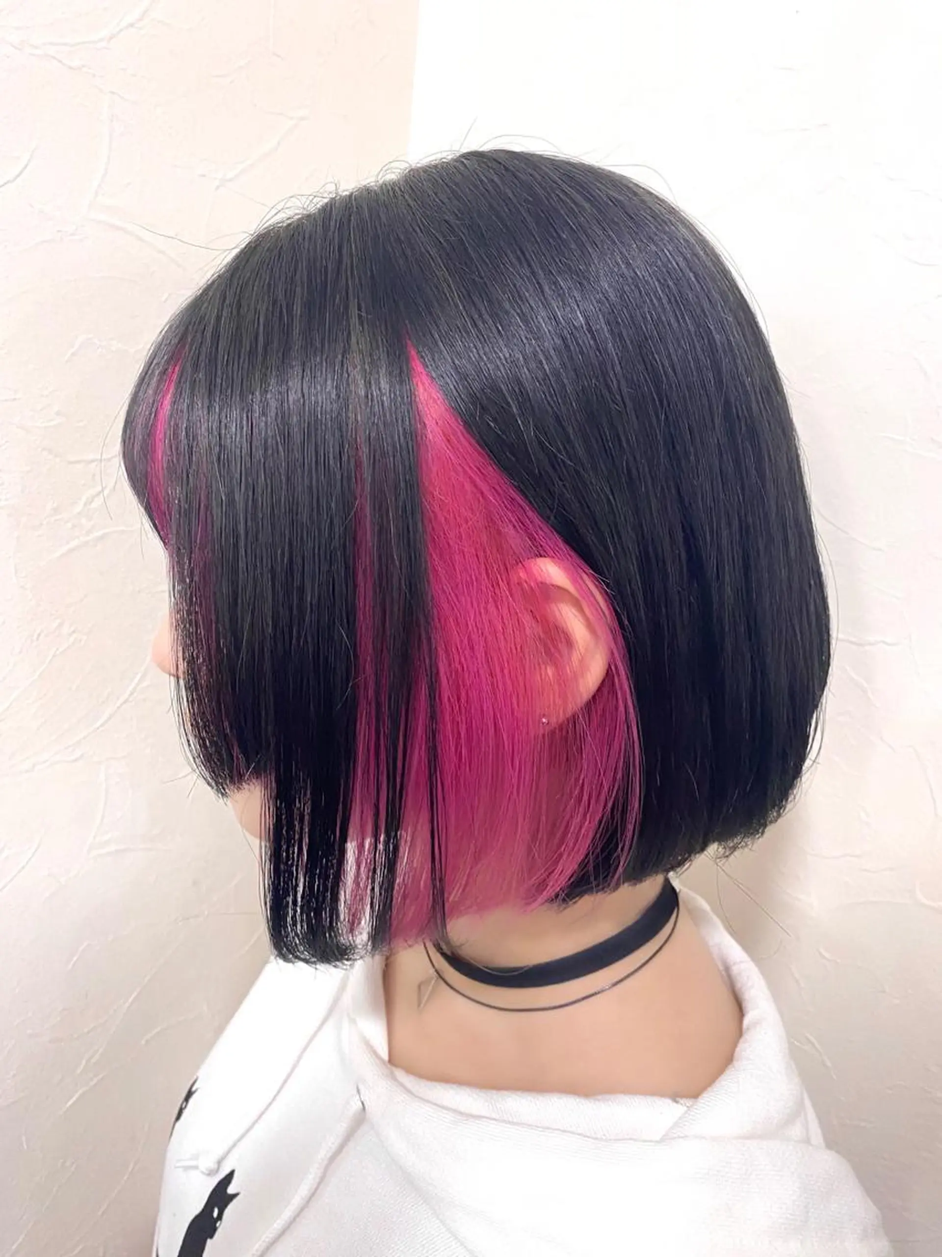 ショート カラー 前下がりボブ ピンクカラー ボブ ヘアカラー TSUNO🦖 派手髪/オタク美容師のヘアスタイル