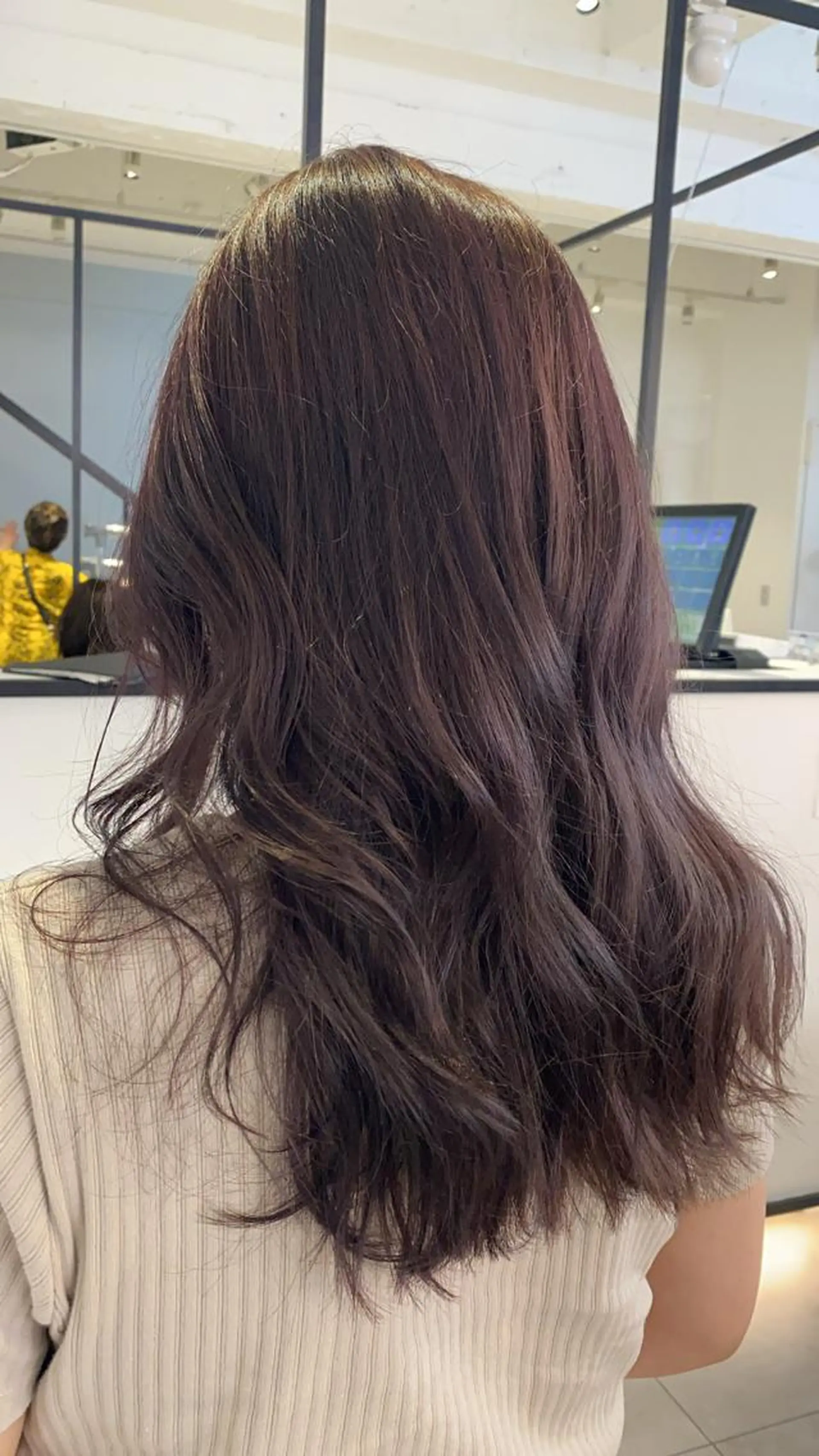 セミロング カラー カット ヘアカラー レイヤーカット カノン🩷のヘアスタイル
