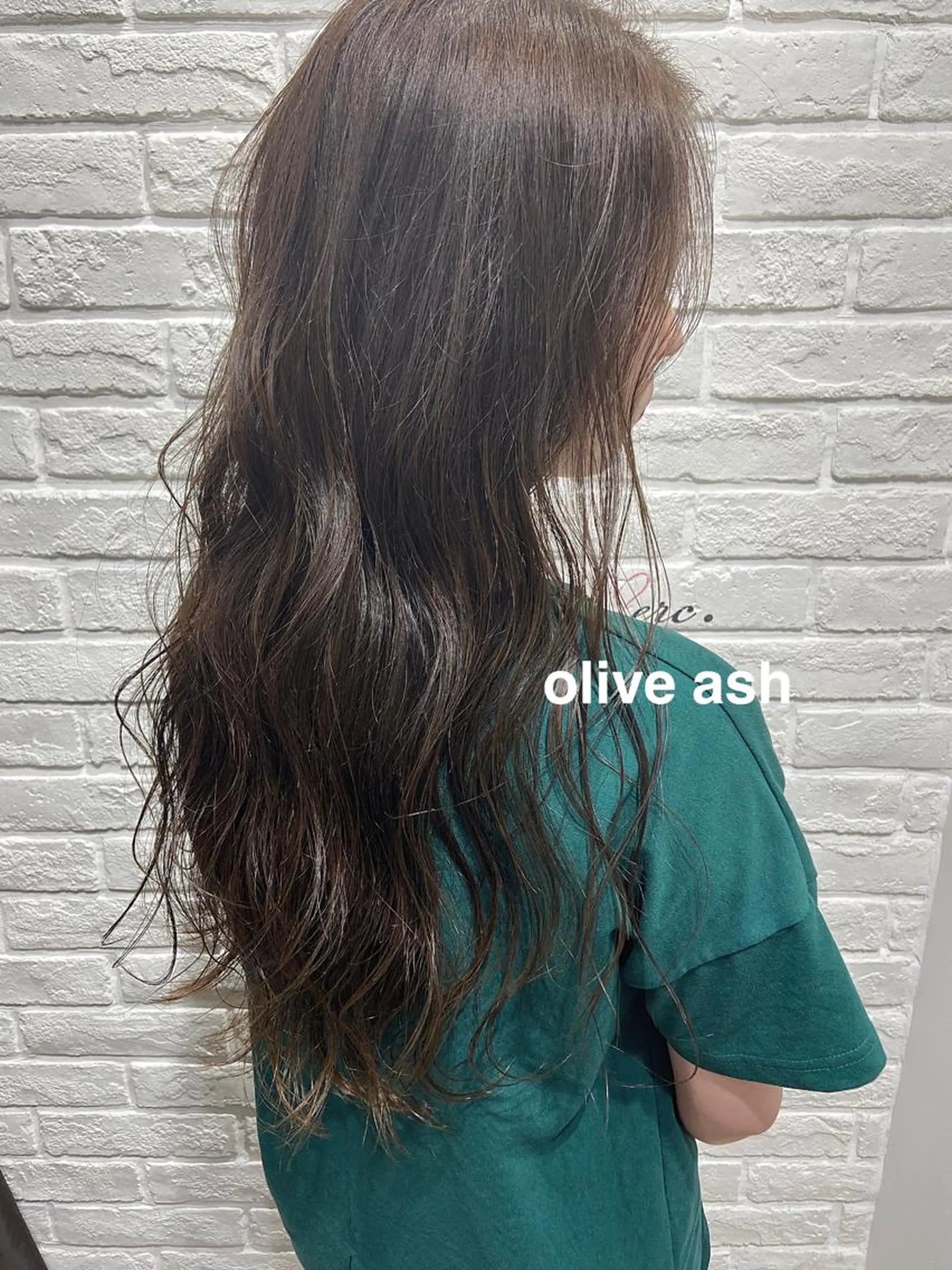 ロング カラー merc.🌿💚 八幡真衣のヘアスタイル