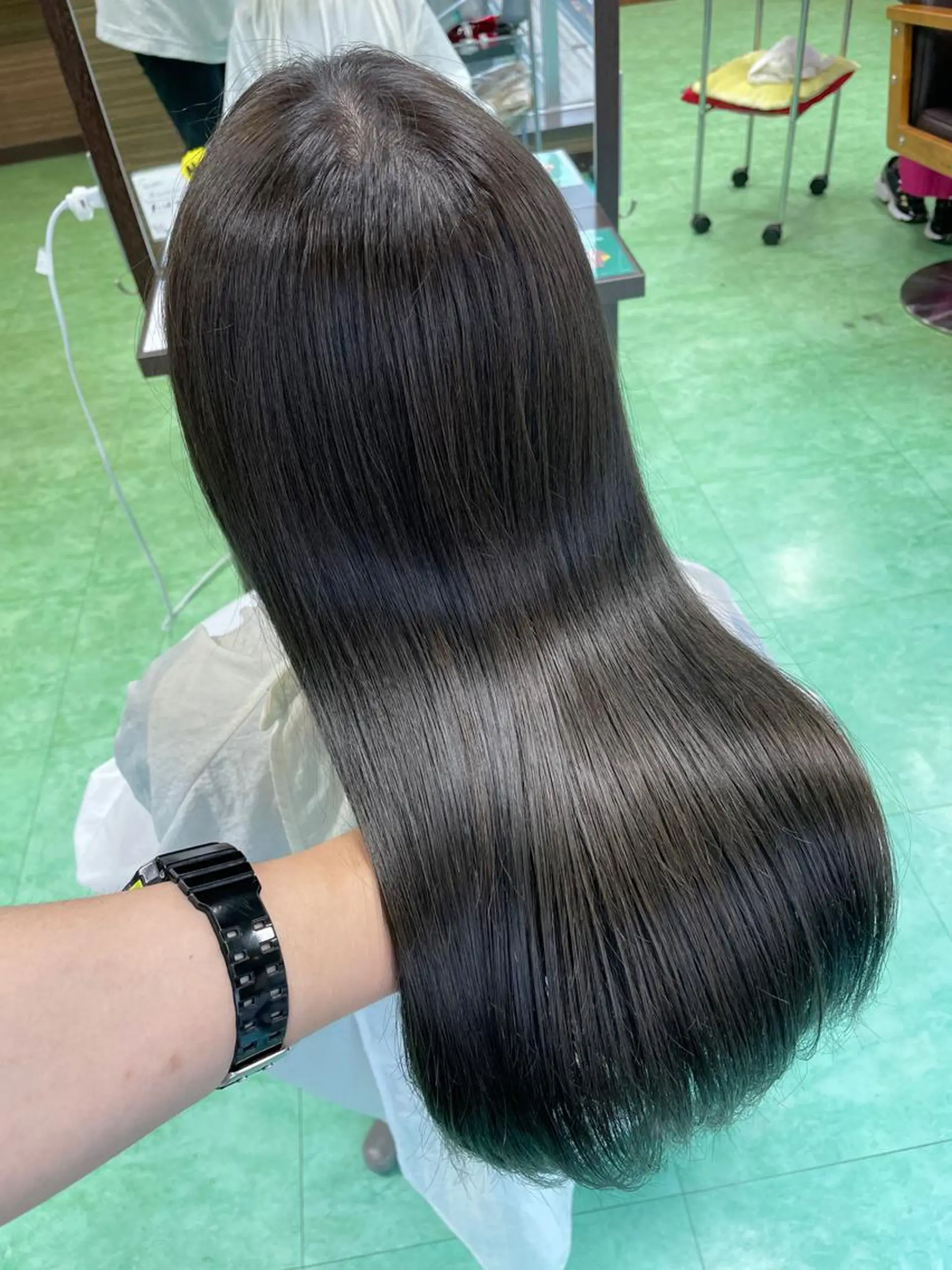 ロング カラー グレージュ カーキグレージュ ヘアカラー 土居 正季のヘアスタイル