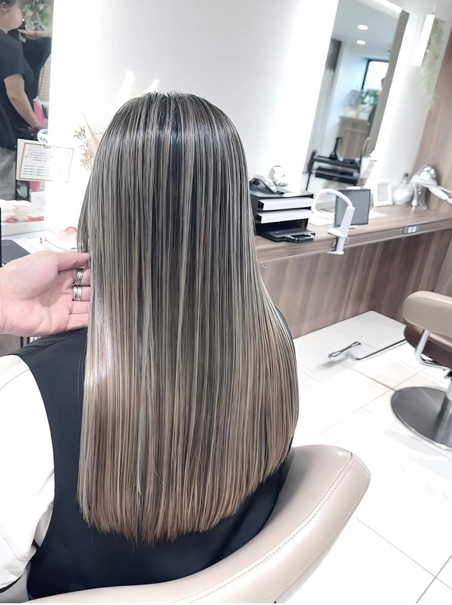 セミロング カラー バレイヤージュ 髪質改善 レイヤーカット カット ヘアカラー トリートメント 山崎俊輔/髪質改善 /バレイヤージュのヘアスタイル