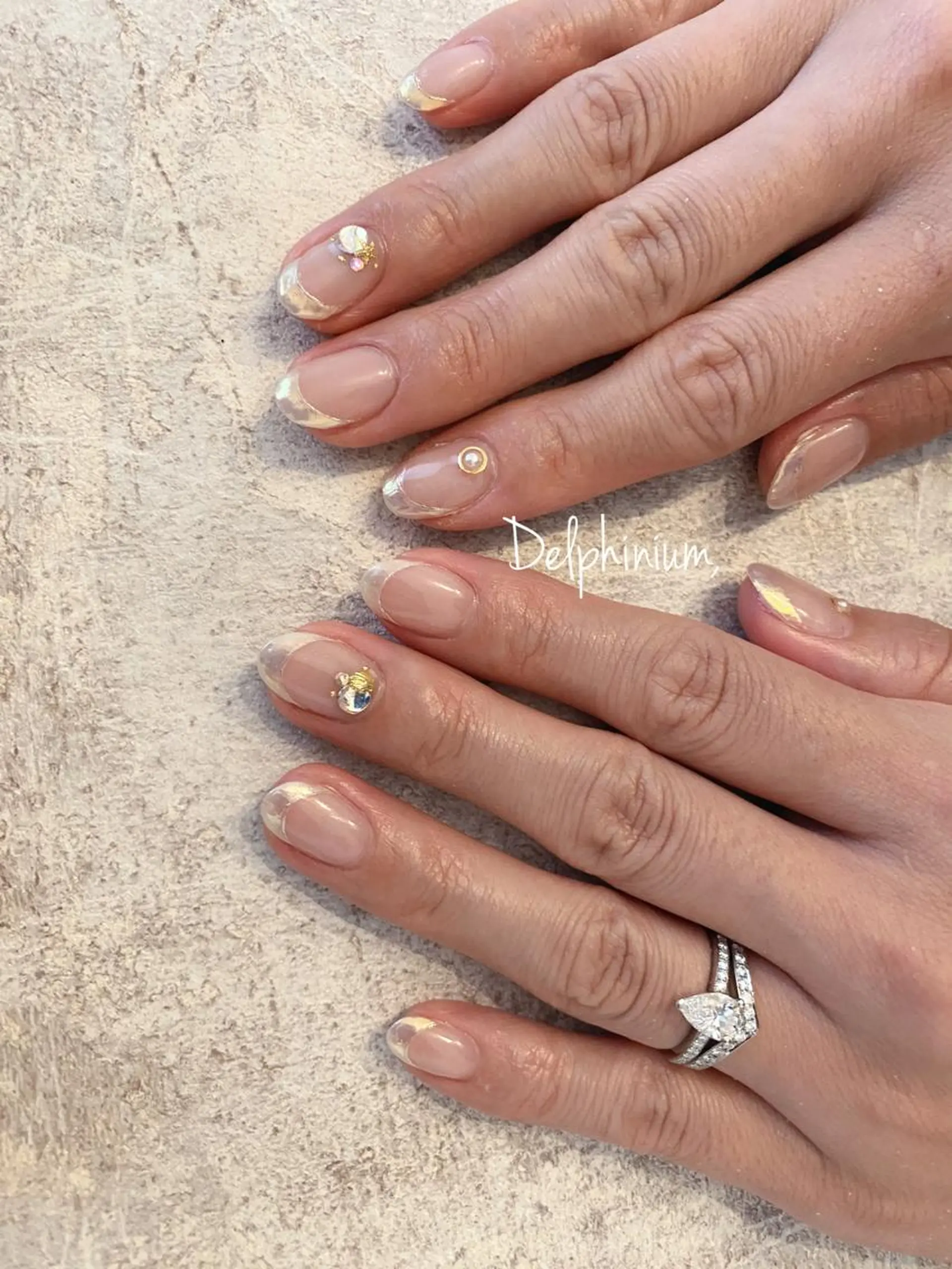 ネイル オーロラネイル フレンチネイル ハンドネイル 岡本 友恵のネイルデザイン