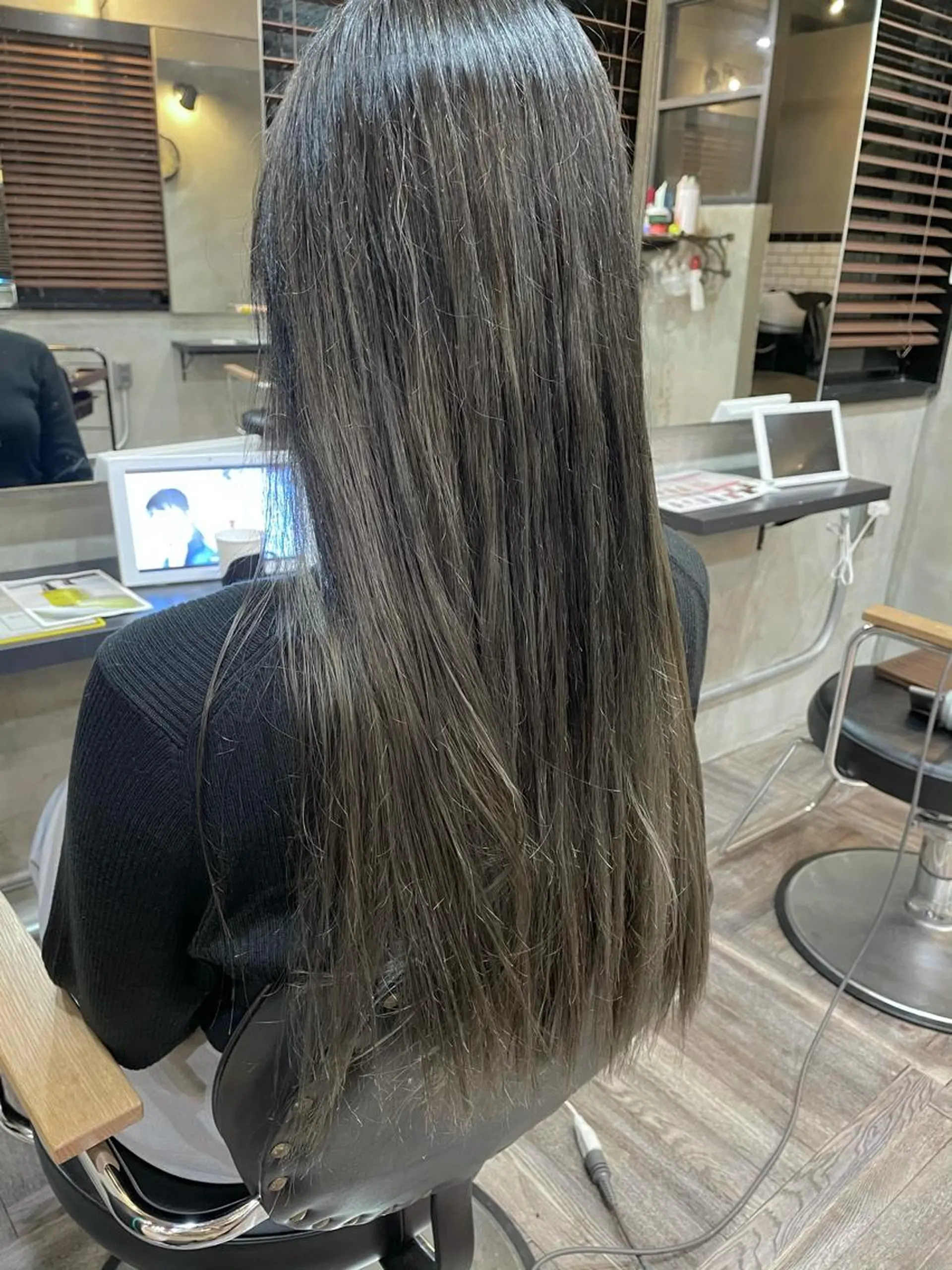 ロング カラー バレイヤージュ レイヤーカット カット ヘアカラー トリートメント La fith 店長 城谷颯人のヘアスタイル