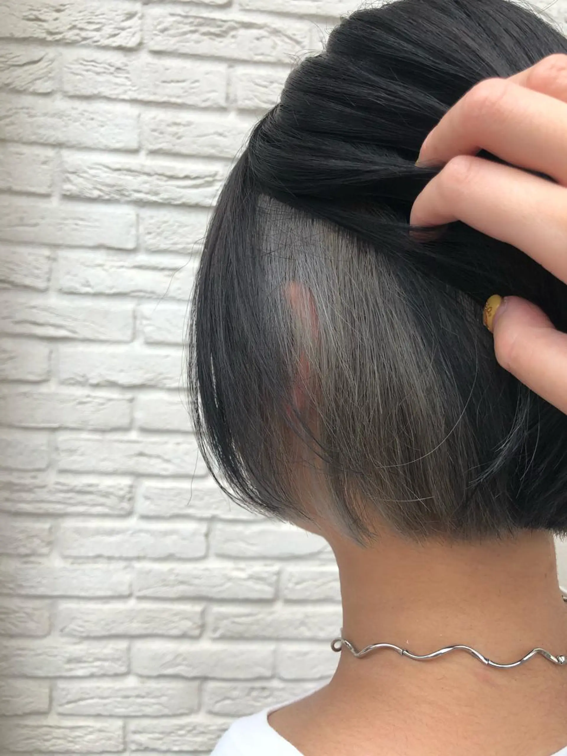 ミディアム カラー グレージュ インナーカラー カット ヘアカラー 吉村 絢乃のヘアスタイル
