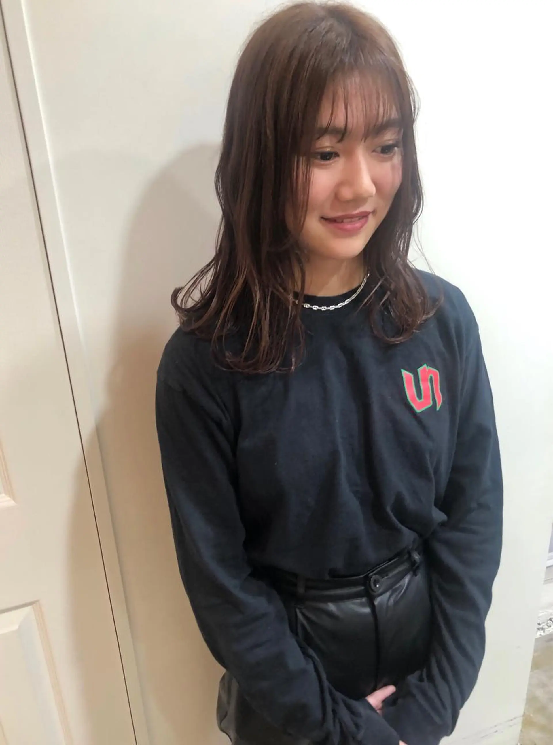 ミディアム カット ヘアカラー トリートメント MIOベージュカラー 柔らかいカラーのヘアスタイル