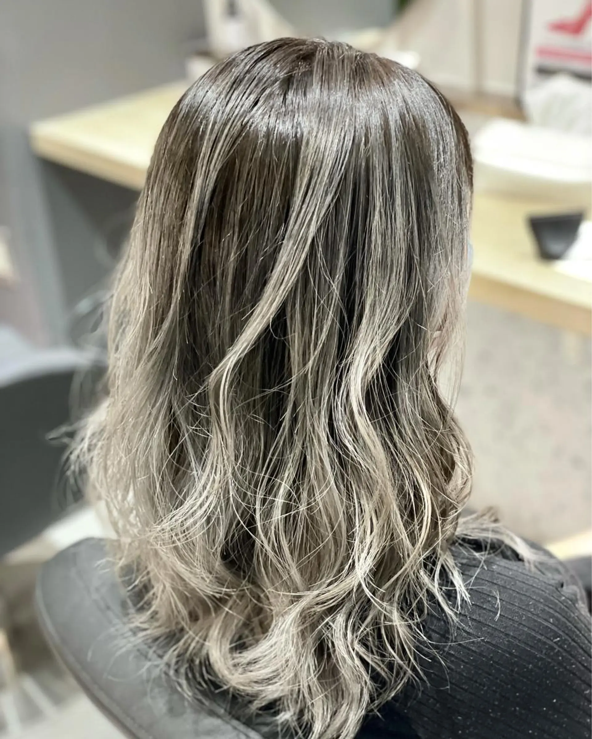 ミディアム カラー ヘアアレンジ バレイヤージュ ブリーチ ケアブリーチ ダブルカラー グラデーションカラー ヘアカラー 髪質改善×ハイトーン 中田啄也のヘアスタイル