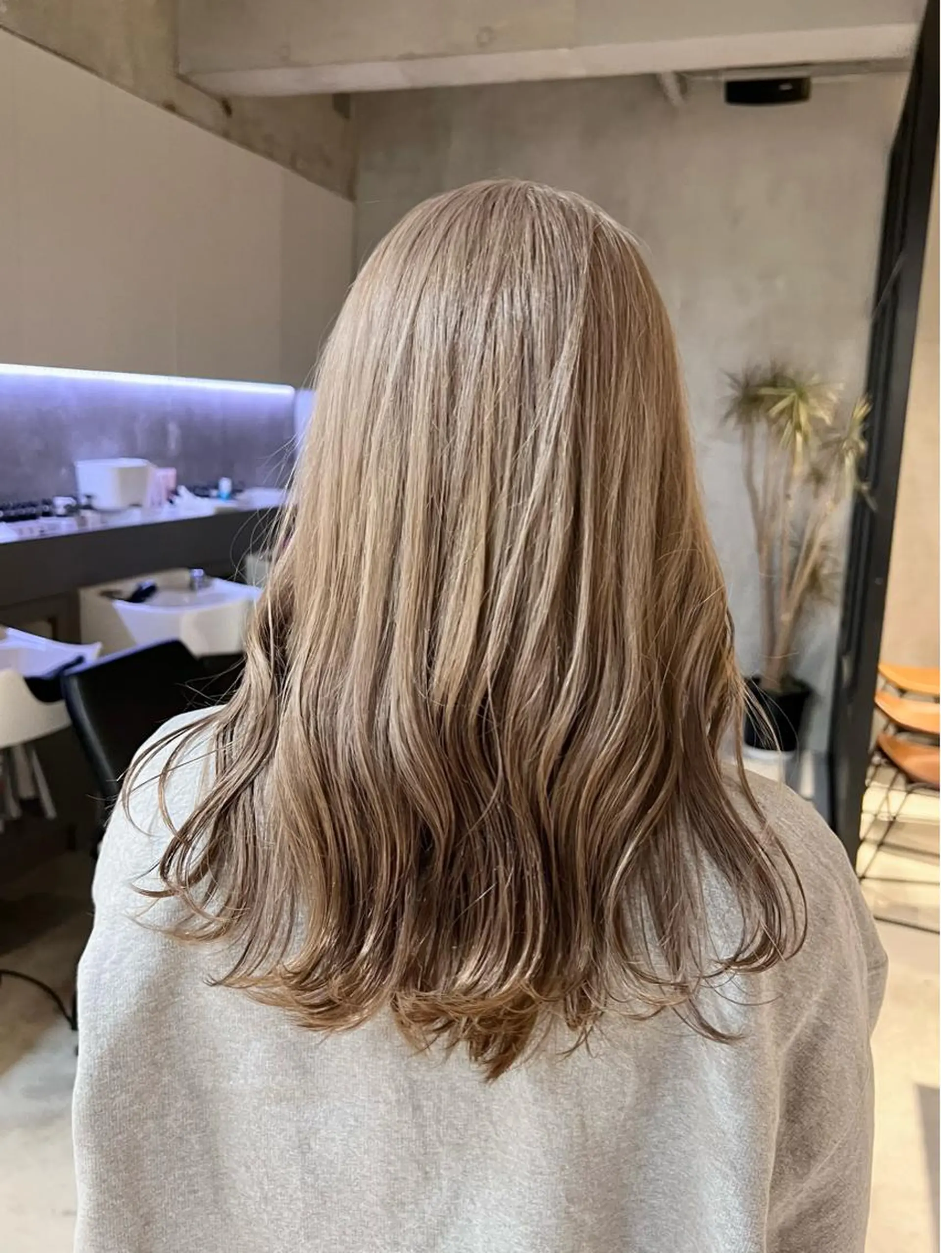 セミロング カラー パーマ ヘアアレンジ メンズ キッズ ネイル マツエク・マツパ アイブロウ メンズブリーチ ベージュカラー ブリーチ ミルクティーベージュ カット ヘアカラー ショートヘア原宿 fifth コシのヘアスタイル
