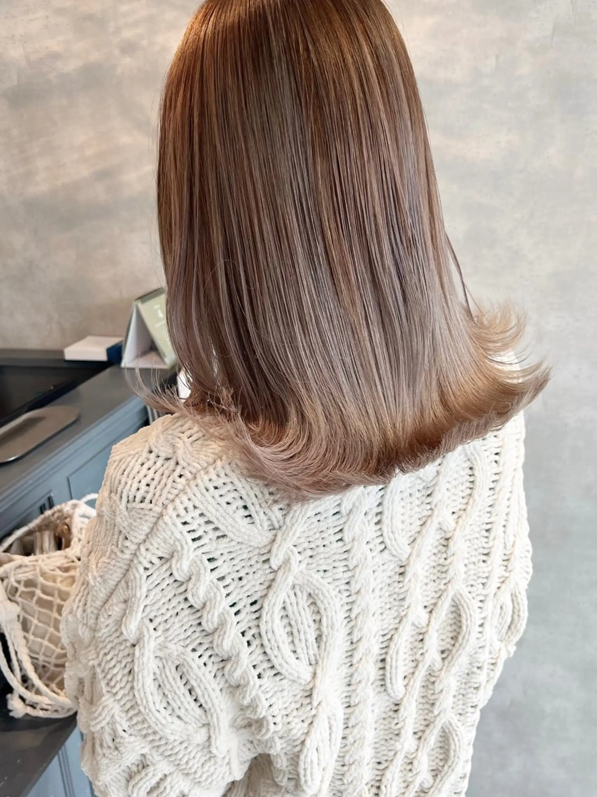 ミディアム カラー ヘアアレンジ ベージュカラー ダブルカラー ハイトーンカラー ホワイトベージュ 韓国モテhair🍑 momoのヘアスタイル