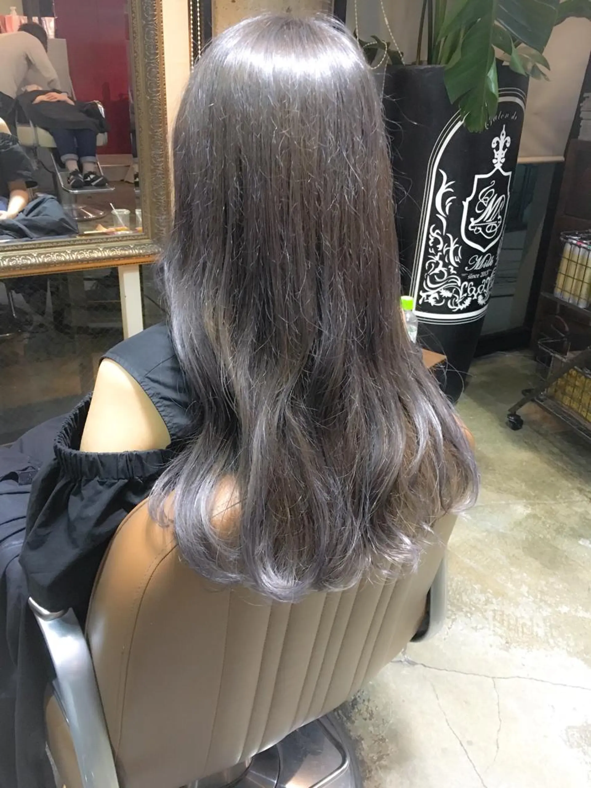 ロング カラー ブリーチ グレージュ ハイライトカラー シルバー シルバーグレージュ 北條 優輝のヘアスタイル