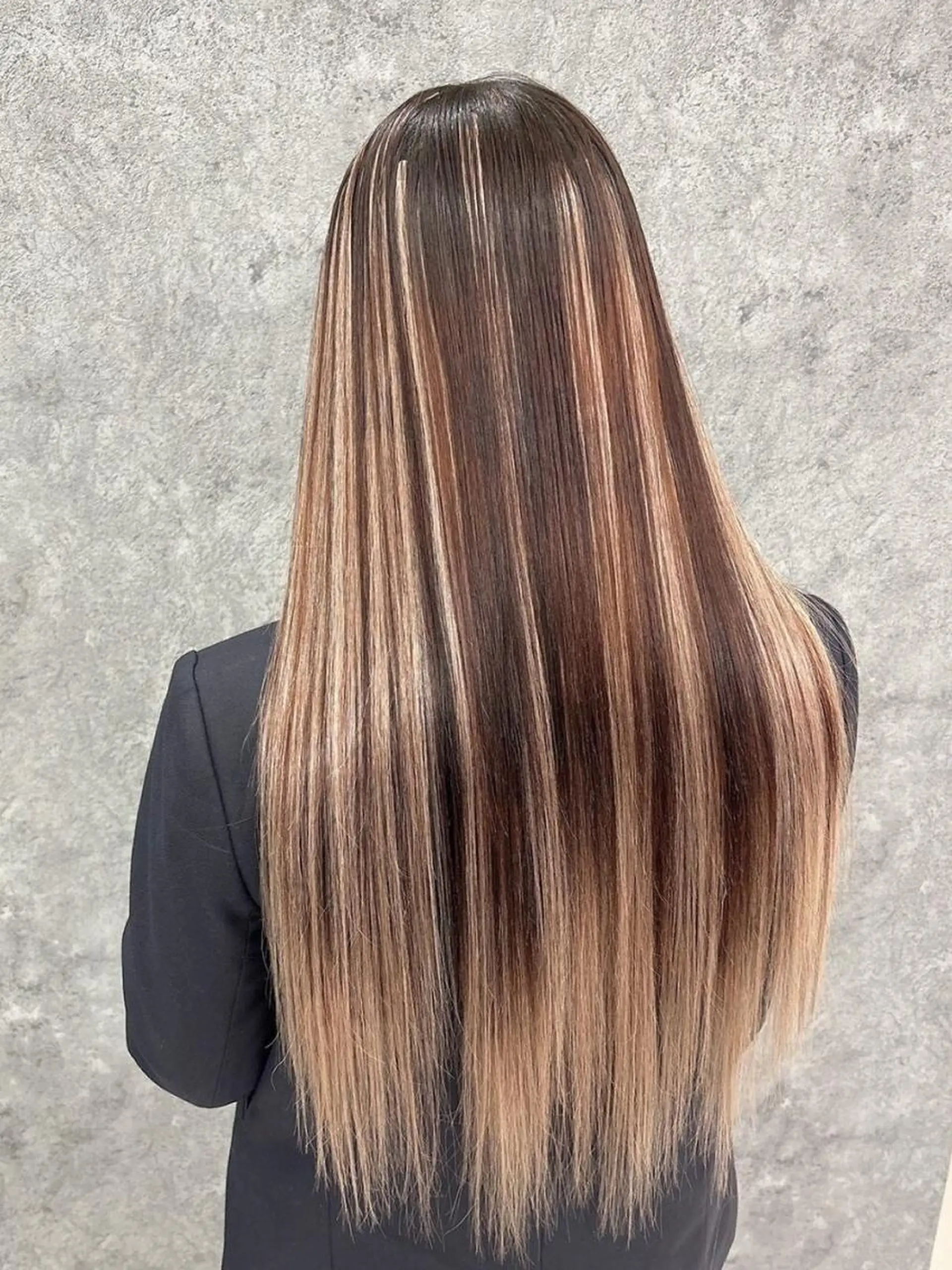 ロング カラー シールエクステ バレイヤージュ ベージュカラー ブリーチ ケアブリーチ カット ヘアカラー エクステ KAZU TACKYのヘアスタイル