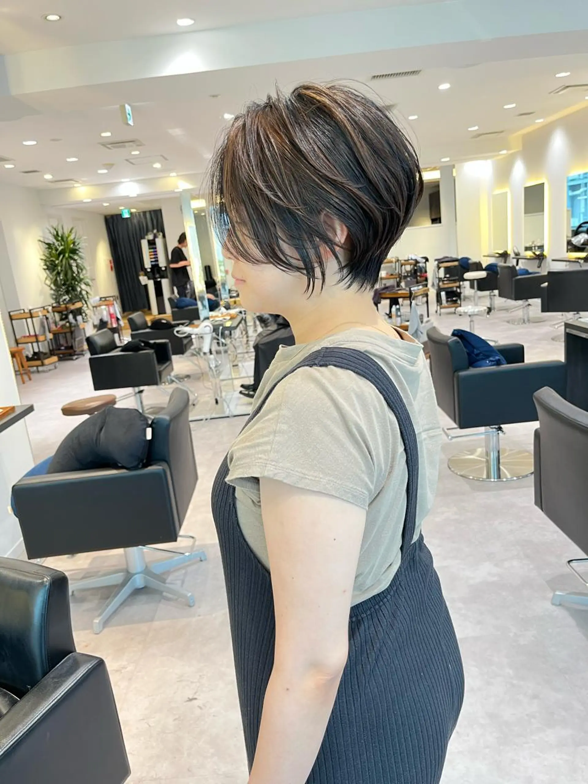 ショート 襟足でお悩みの方✂︎ くびれ職人ハシモトのヘアスタイル