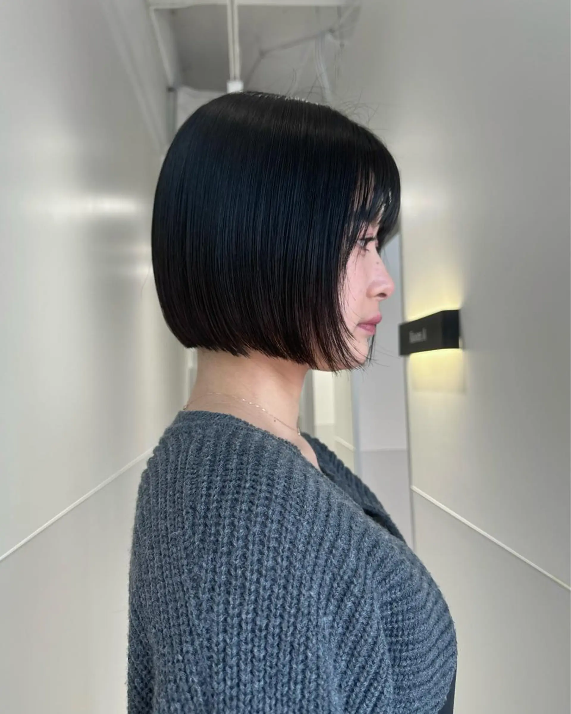 ショート カラー パーマ ヘアアレンジ メンズ キッズ ネイル マツエク・マツパ アイブロウ 切りっぱなしヘアボブ ミディアムヘアRYOのヘアスタイル