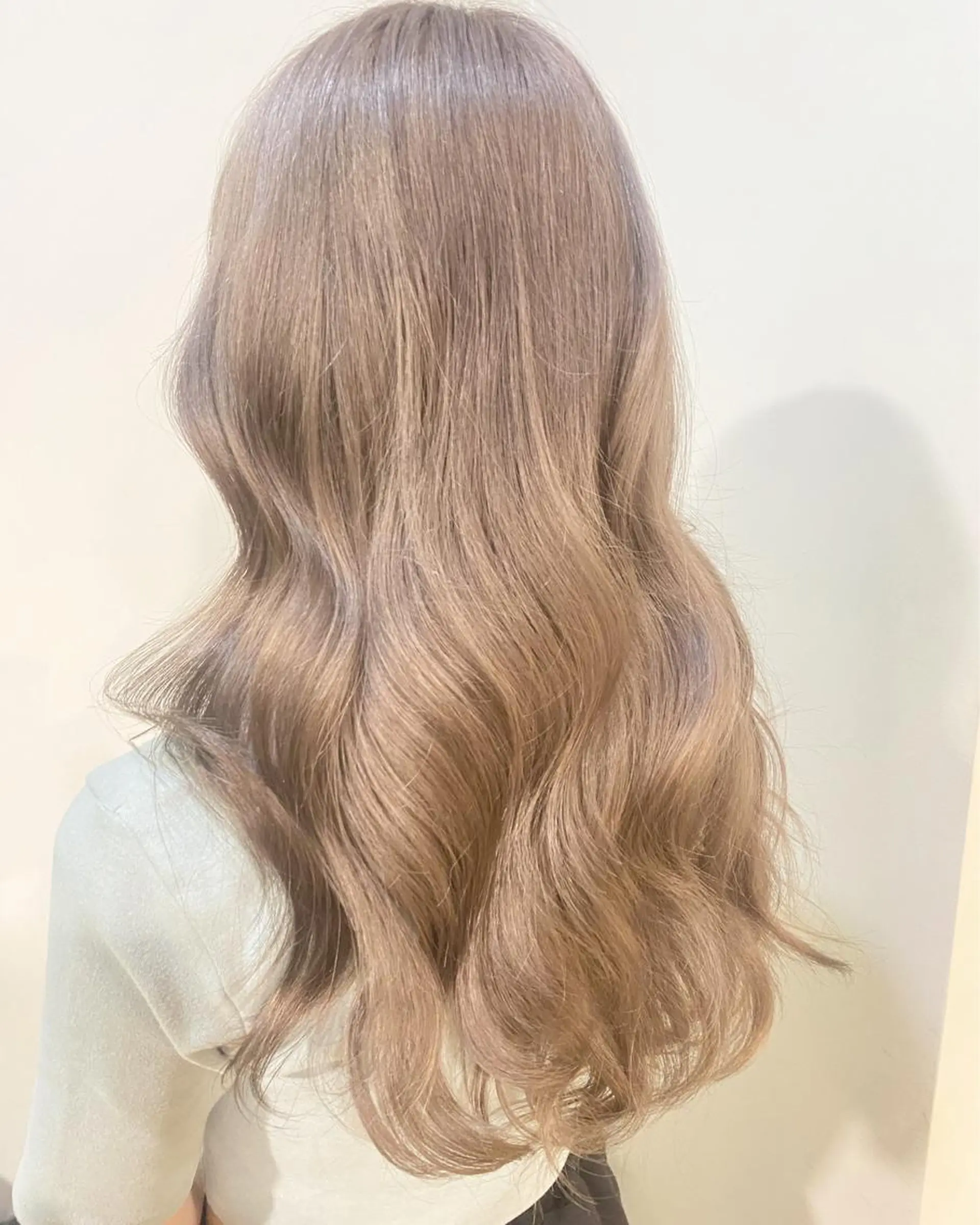 ロング カラー パーマ ヘアアレンジ メンズ キッズ ネイル マツエク・マツパ メンズハイトーン ベージュカラー ハイトーンカラー ミルクティーベージュ 髪質改善 🌈デザインヘア職人 Kaede🌈のヘアスタイル