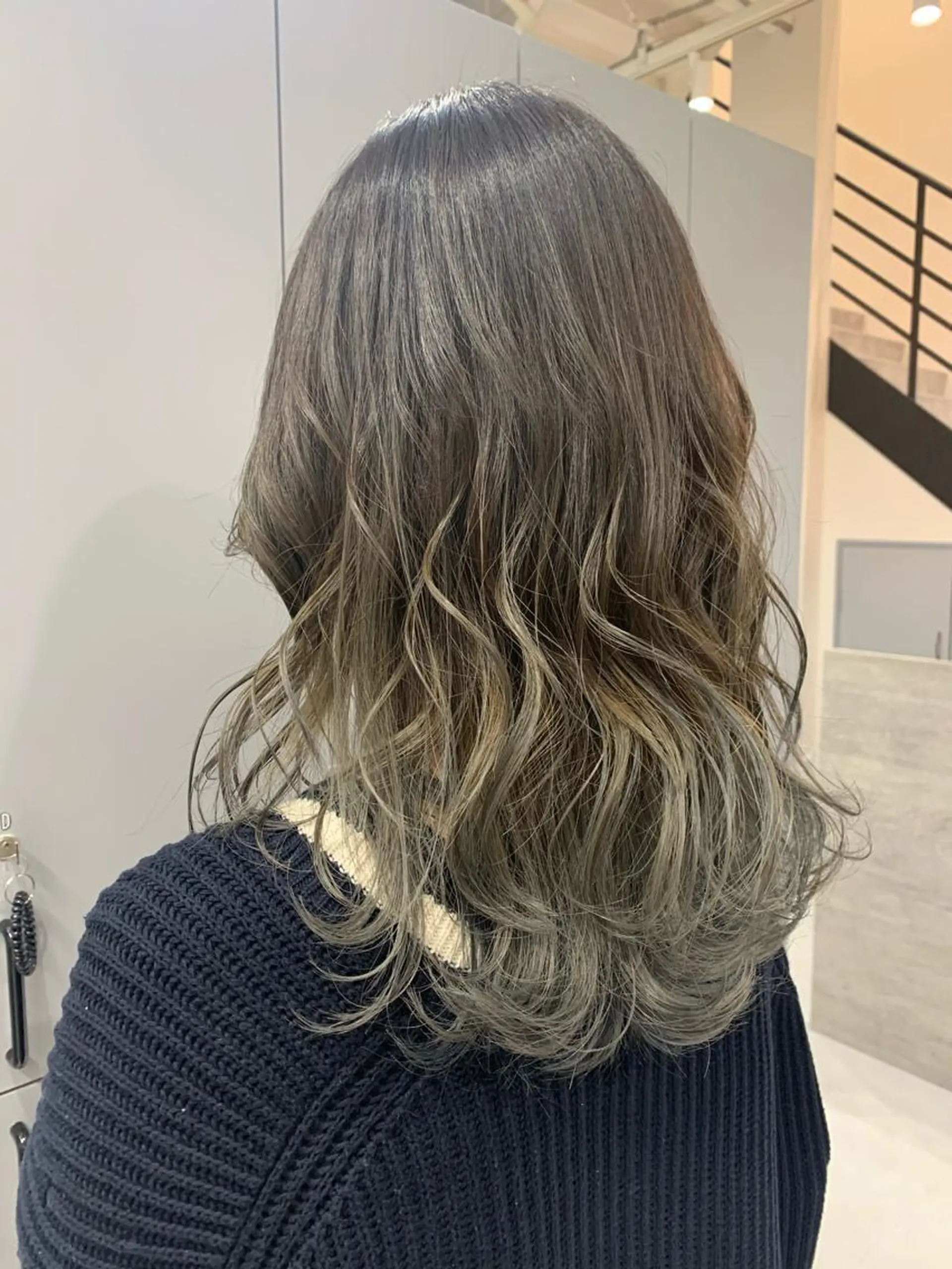 セミロング カラー 狩野 羅夢のヘアスタイル