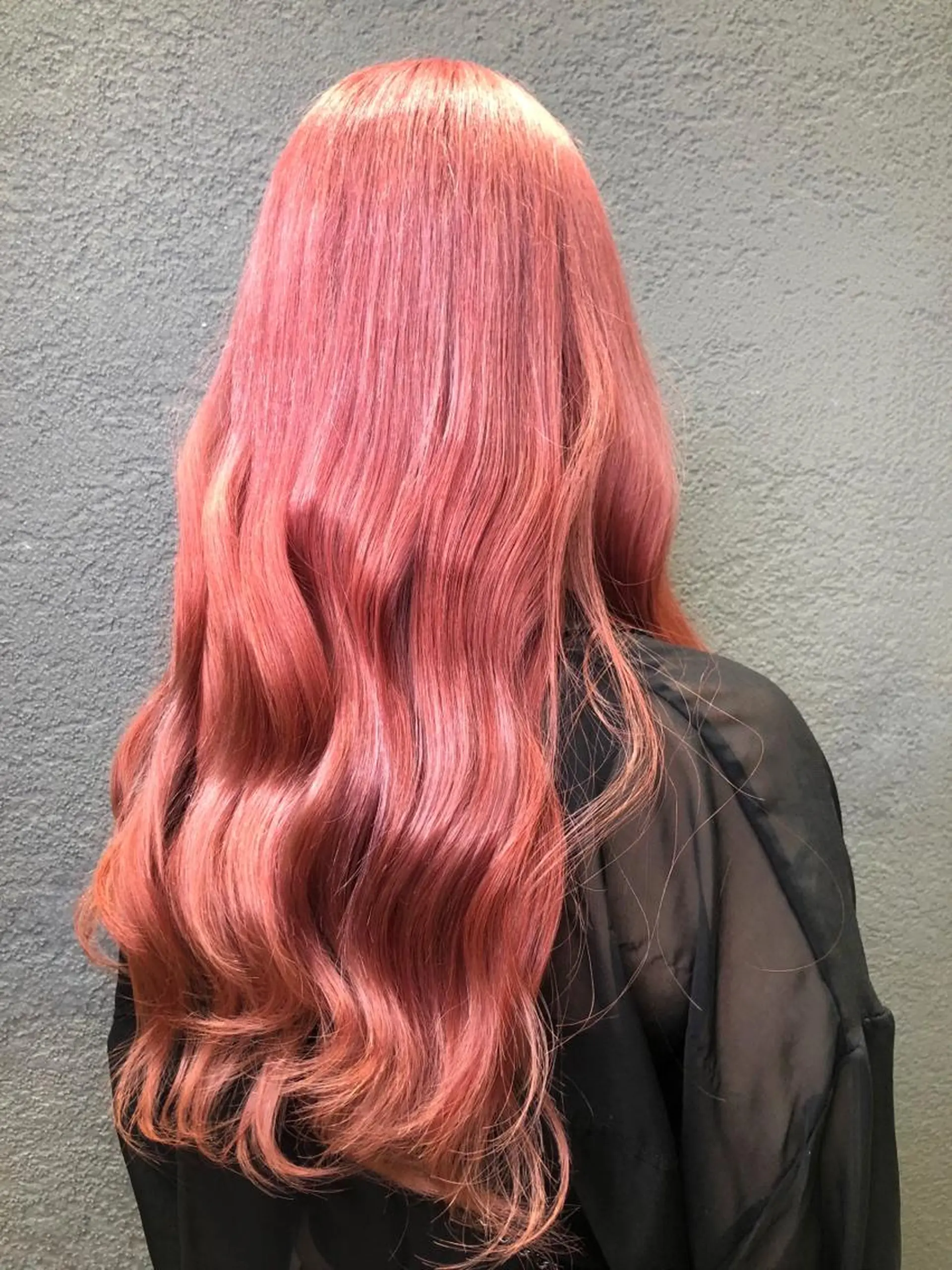 ロング カラー ブリーチ ハイトーンカラー ピンクカラー 村上 佳織のヘアスタイル