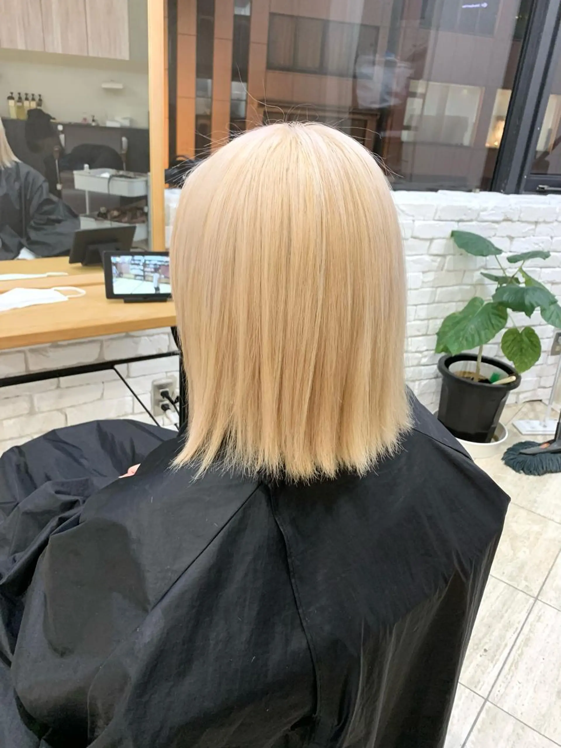 ミディアム カラー ブリーチ ブロンド ホワイトブロンド ヘアカラー ROSEL末吉 海渡のヘアスタイル