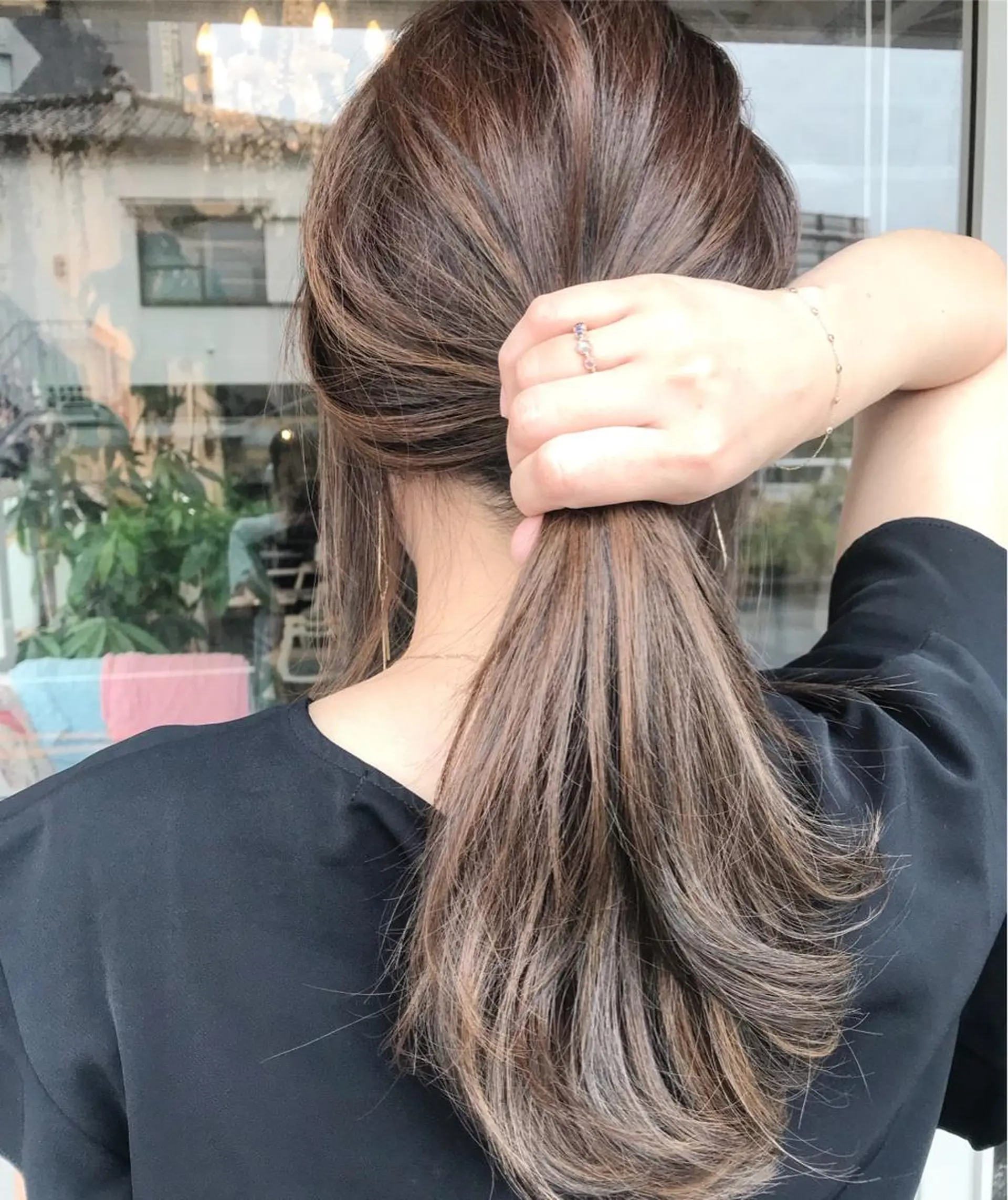 セミロング カラー ヘアアレンジ 切りっぱなしボブ バレイヤージュ ブリーチ グラデーションカラー ハイライトカラー Mariana/ 鶴原-ハイライトのヘアスタイル