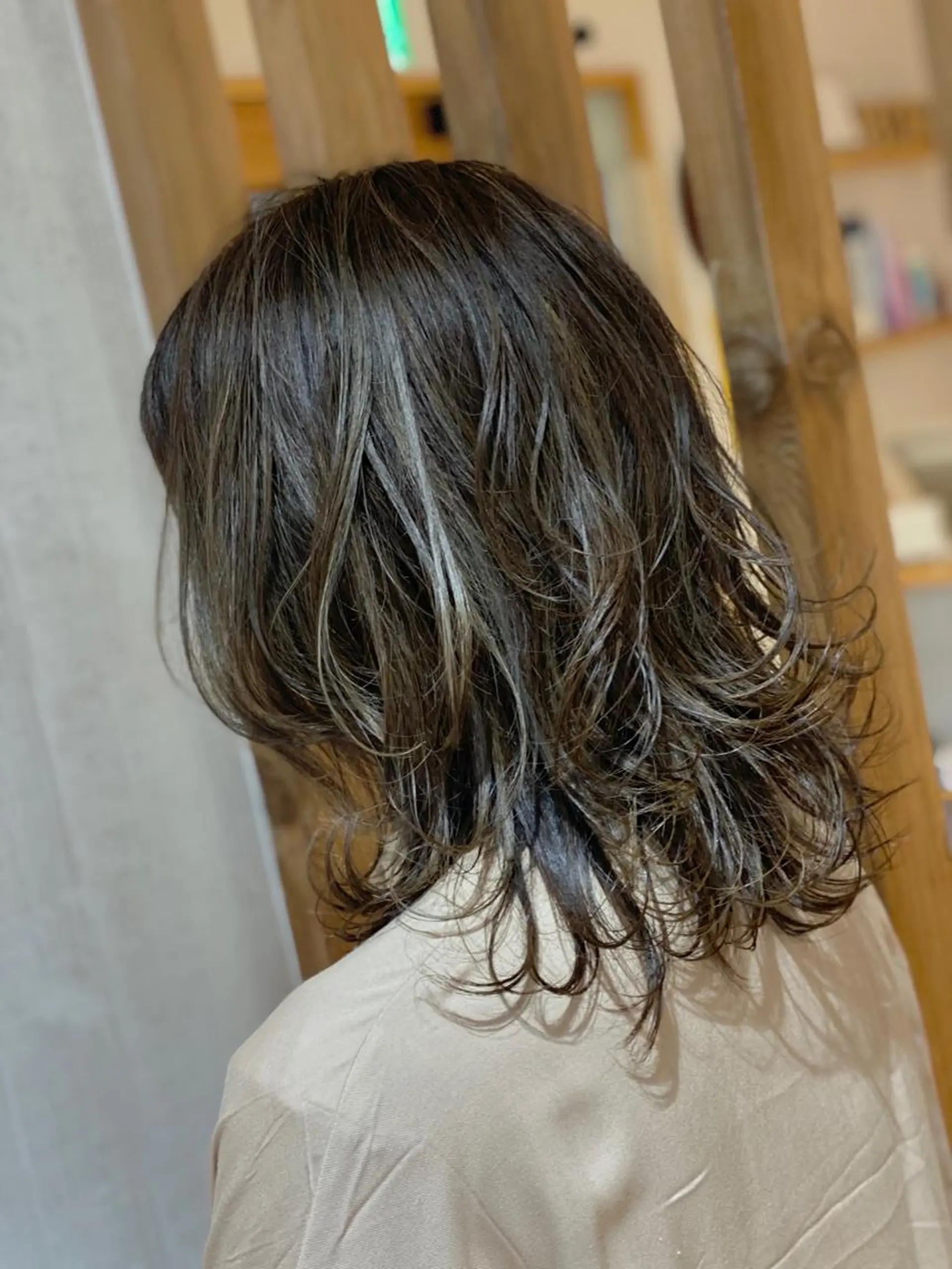 ミディアム カラー ハイライトカラー ハイライト レイヤーカット カット ヘアカラー トリートメント Kazu .Kのヘアスタイル