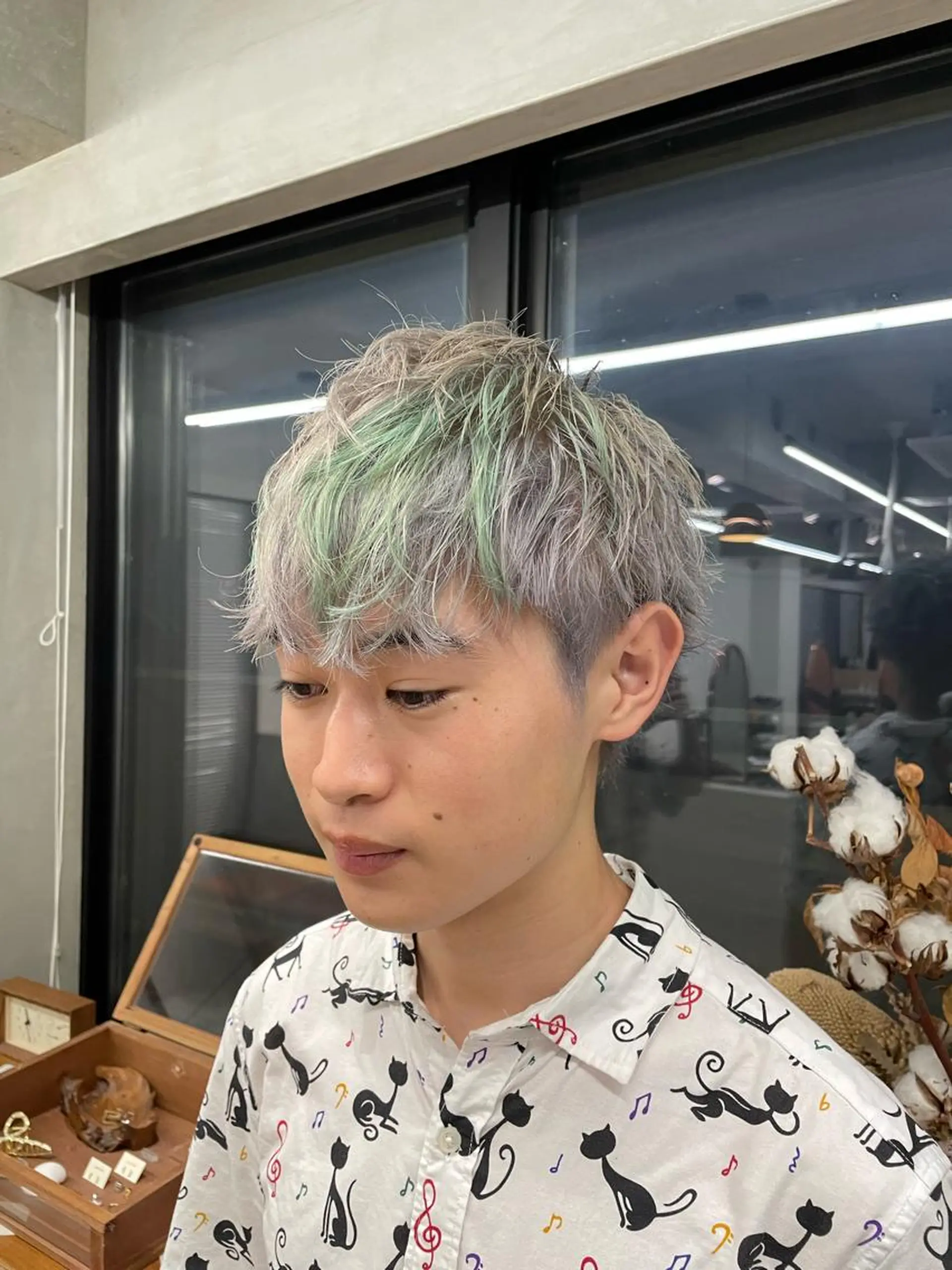 カラー メンズ 鶴井 美空のヘアスタイル