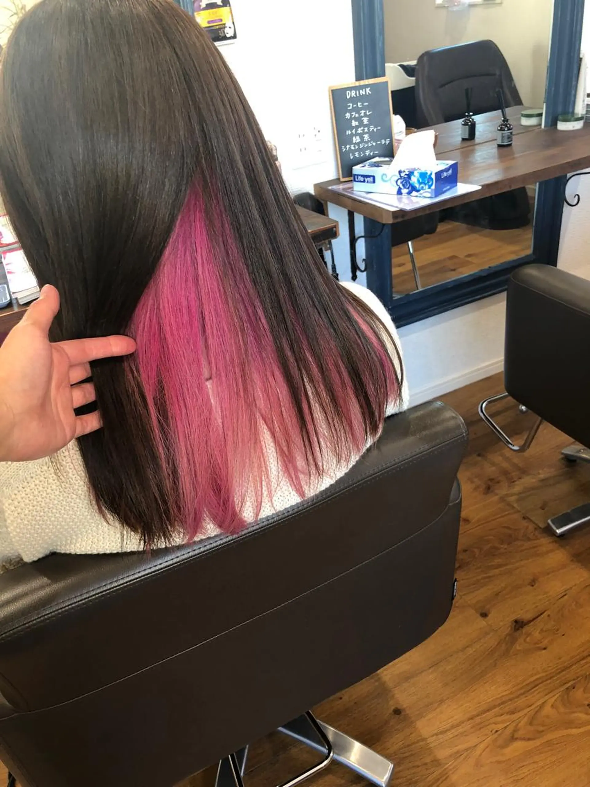 ロング ツートーンカラー garland TESHIMAのヘアスタイル