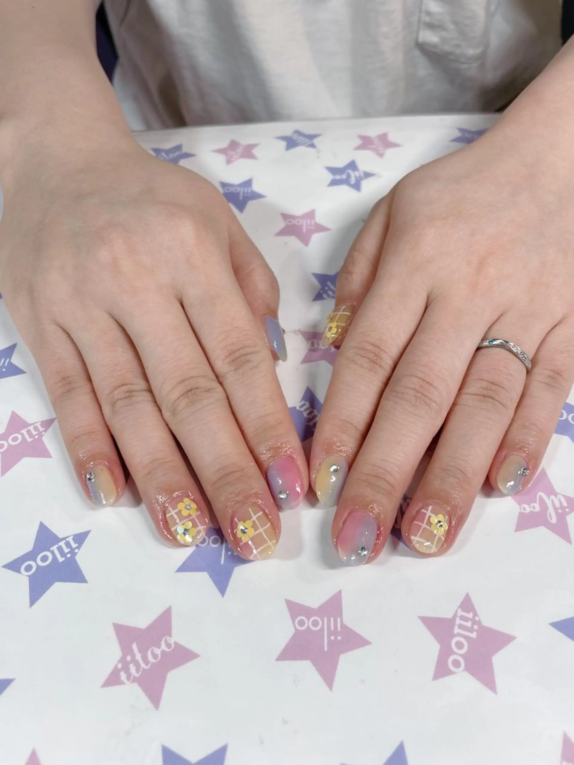 ネイル iiloo aromaworksのネイルデザイン